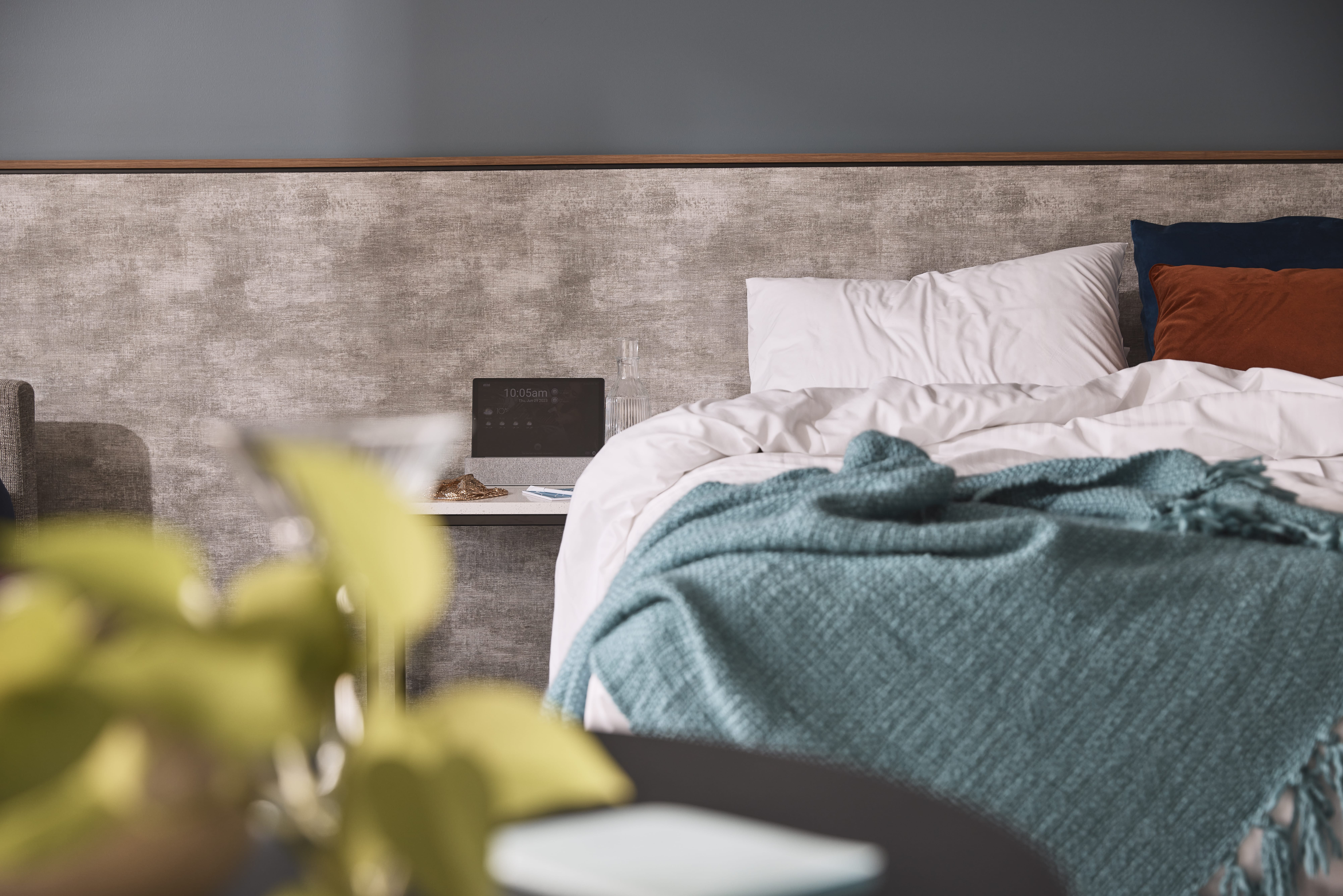 Studio Accessible King Size Bed