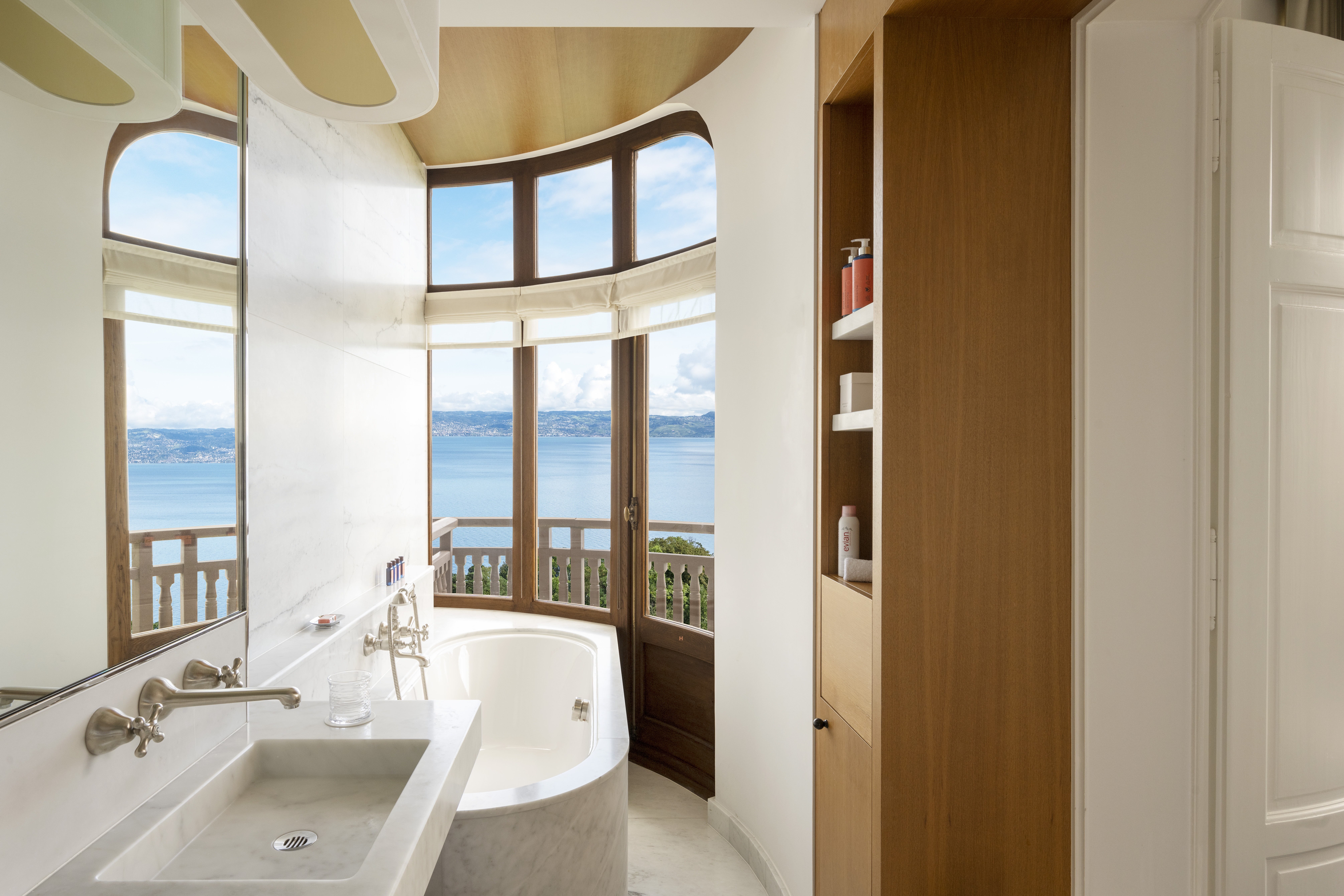 Junior Suite King Size Bed