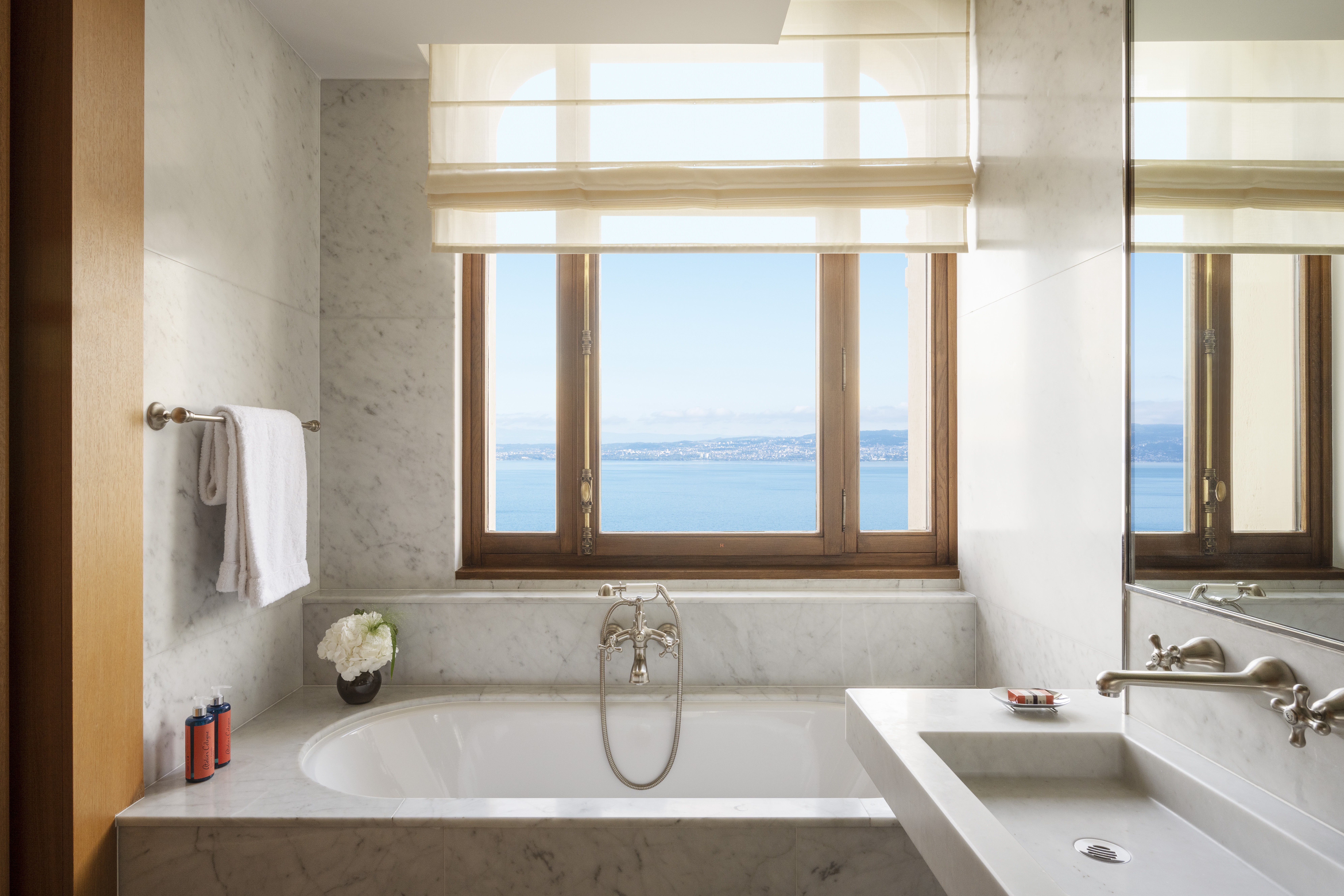 Apartment Connecting Room