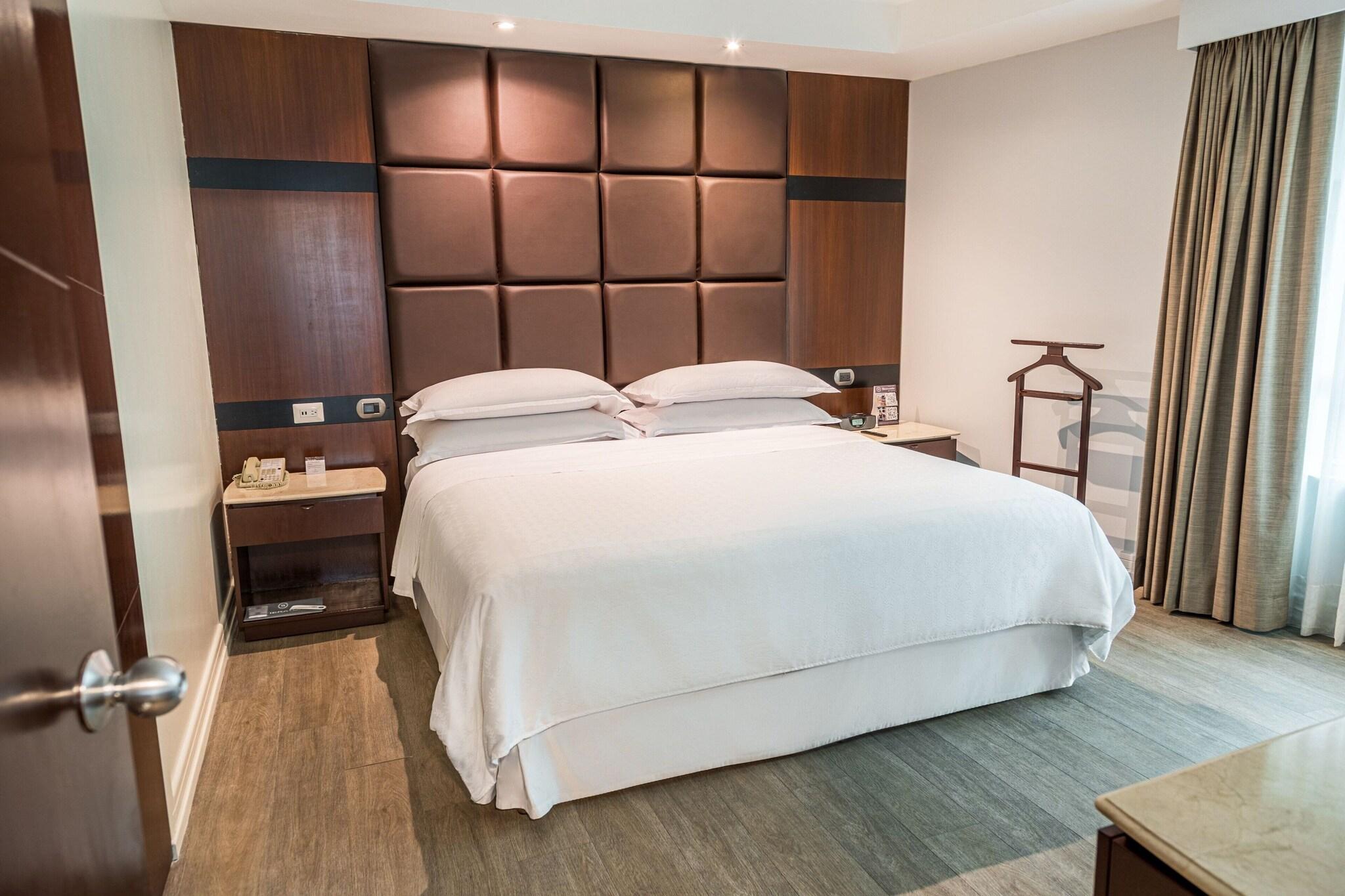 Junior Suite King Bed One Bedroom 