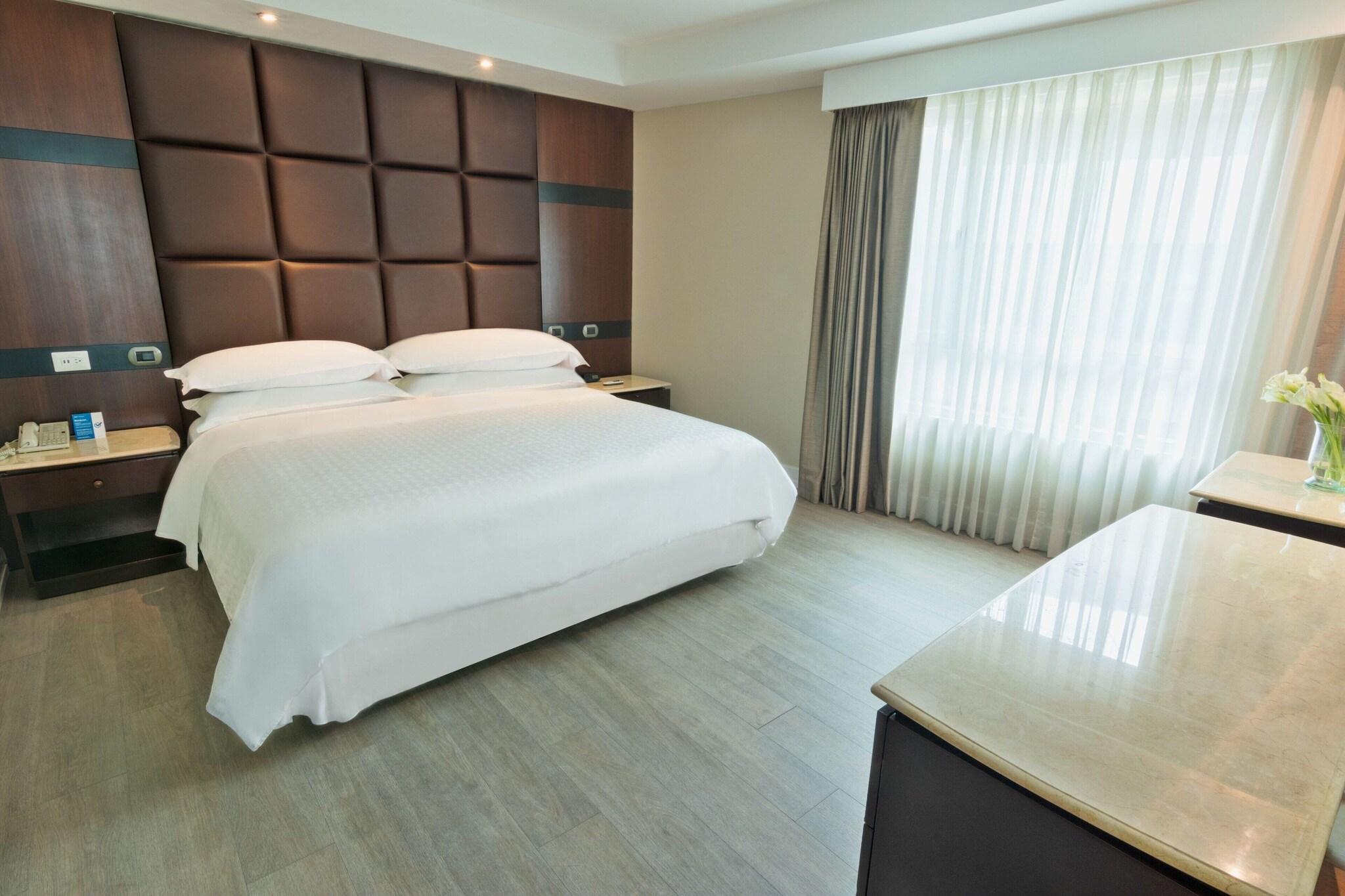 Junior Suite King Bed One Bedroom 
