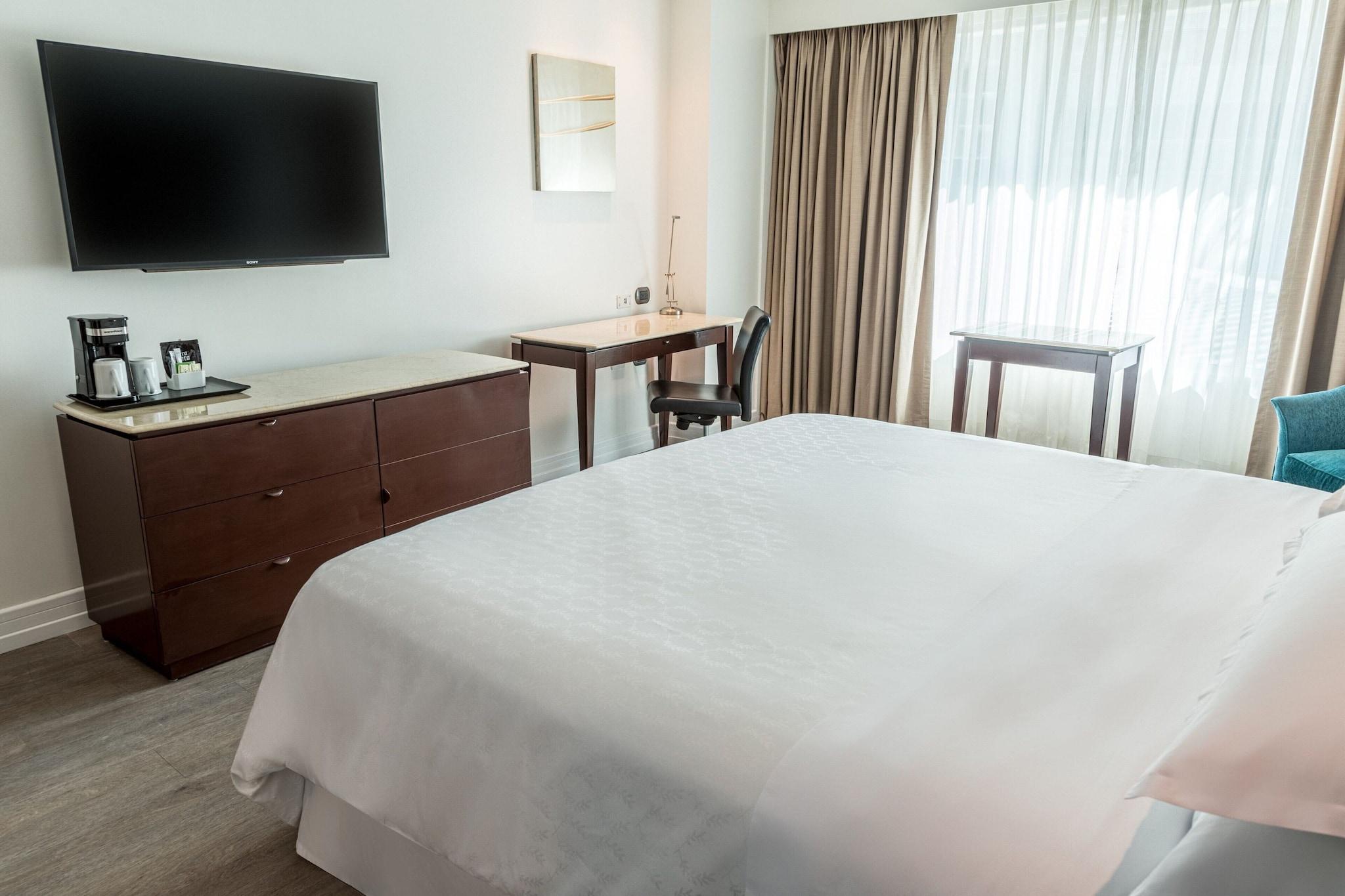 Double Deluxe King Bed