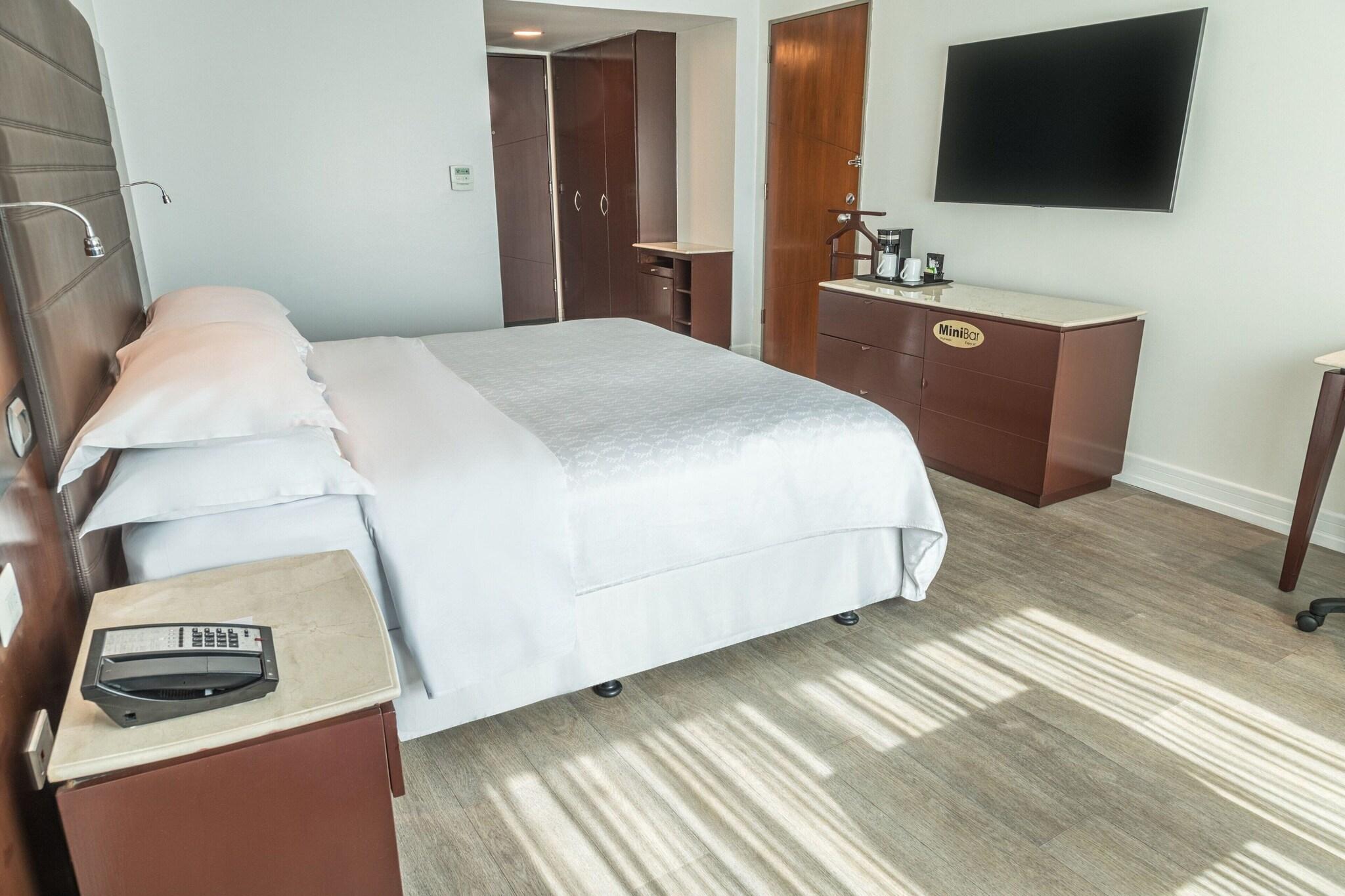 Double Deluxe King Bed
