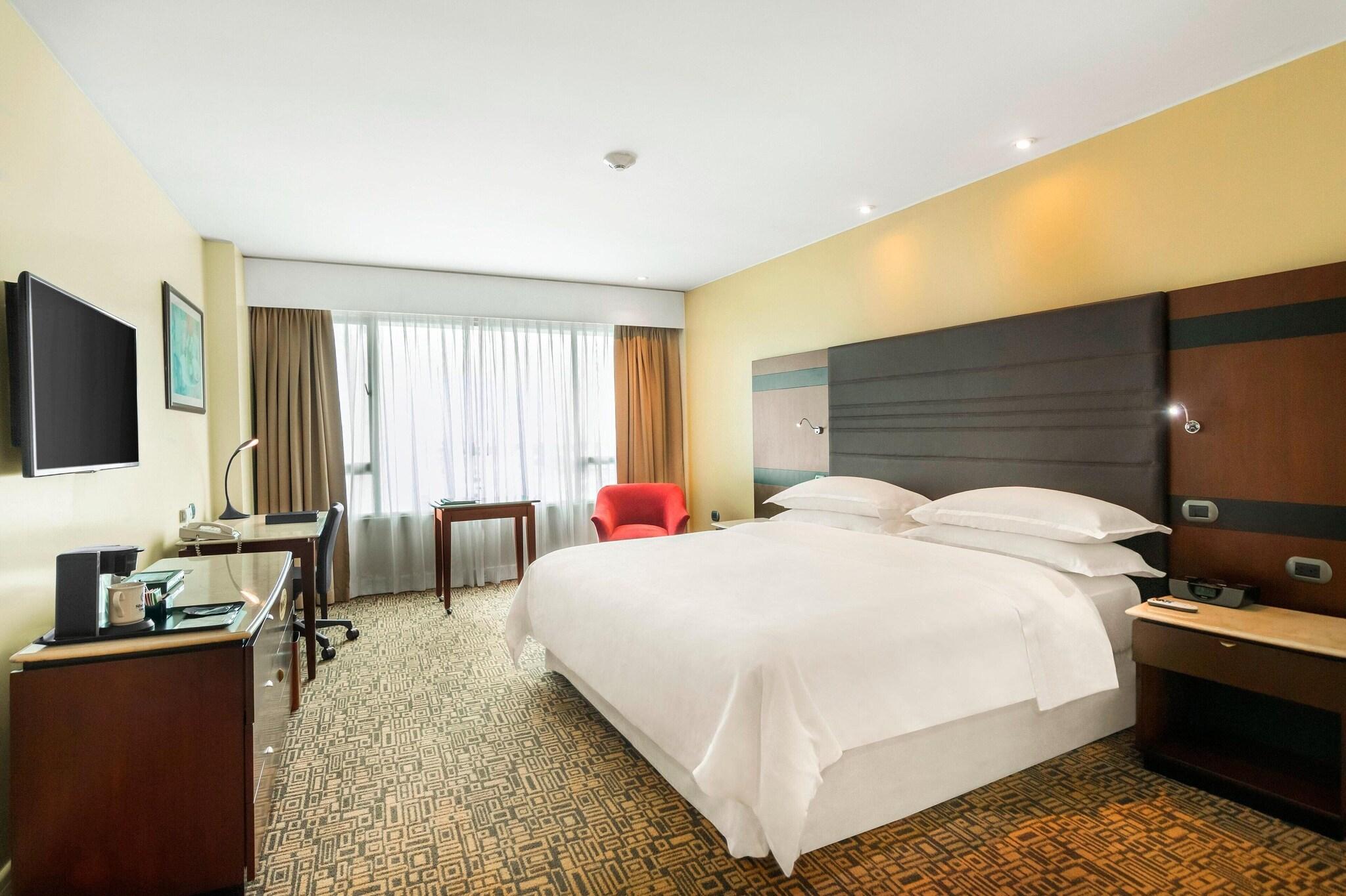 Double Deluxe King Bed