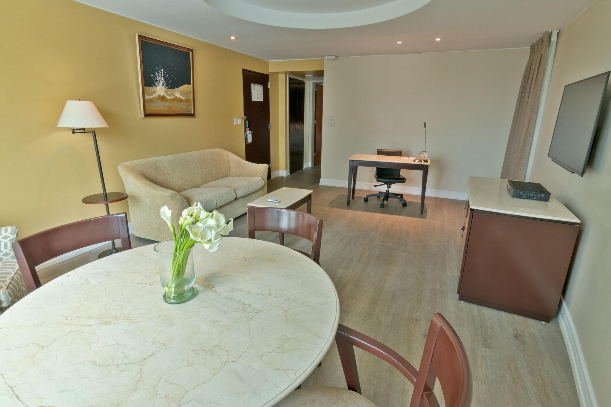 Junior Suite City View King Bed