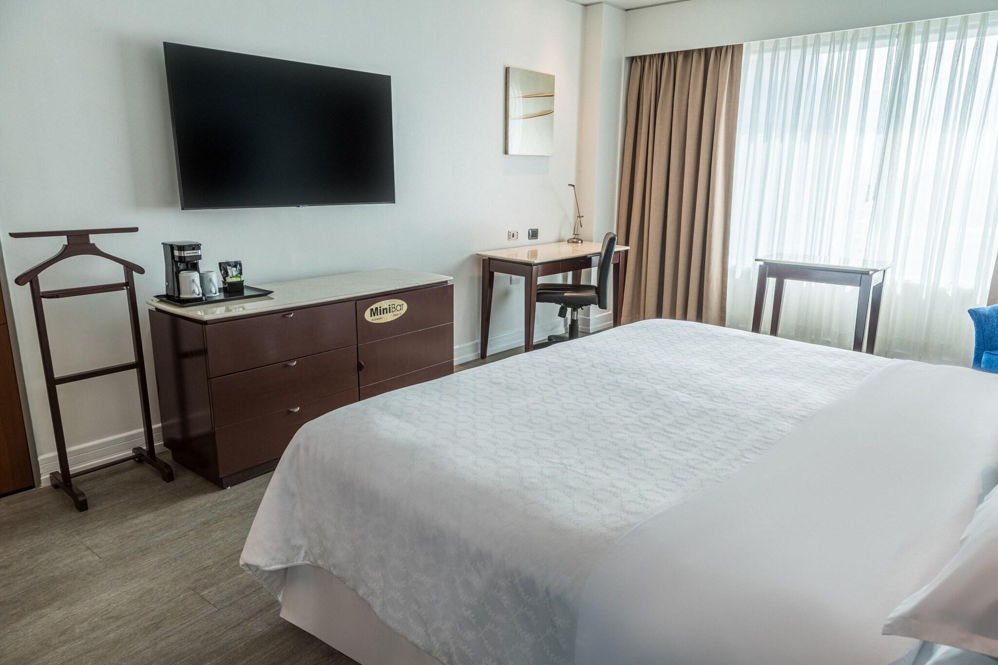 Double Club King Bed