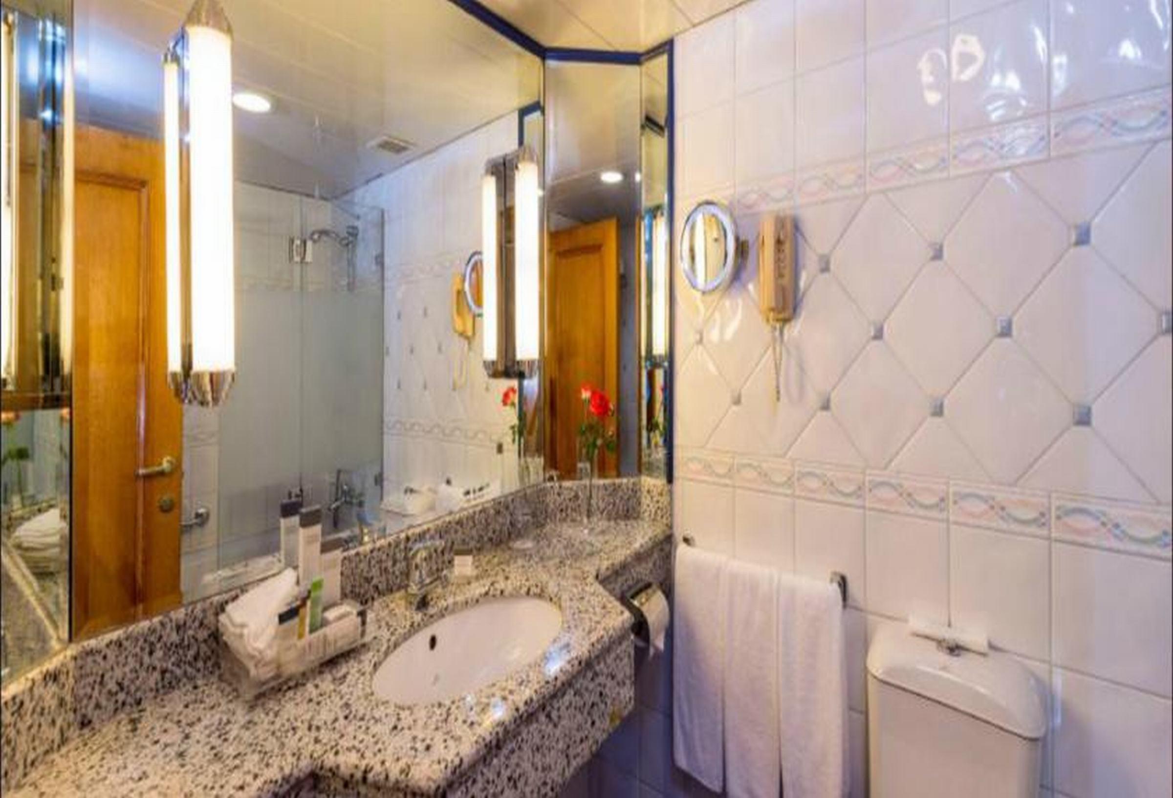 Single Superior Pool View