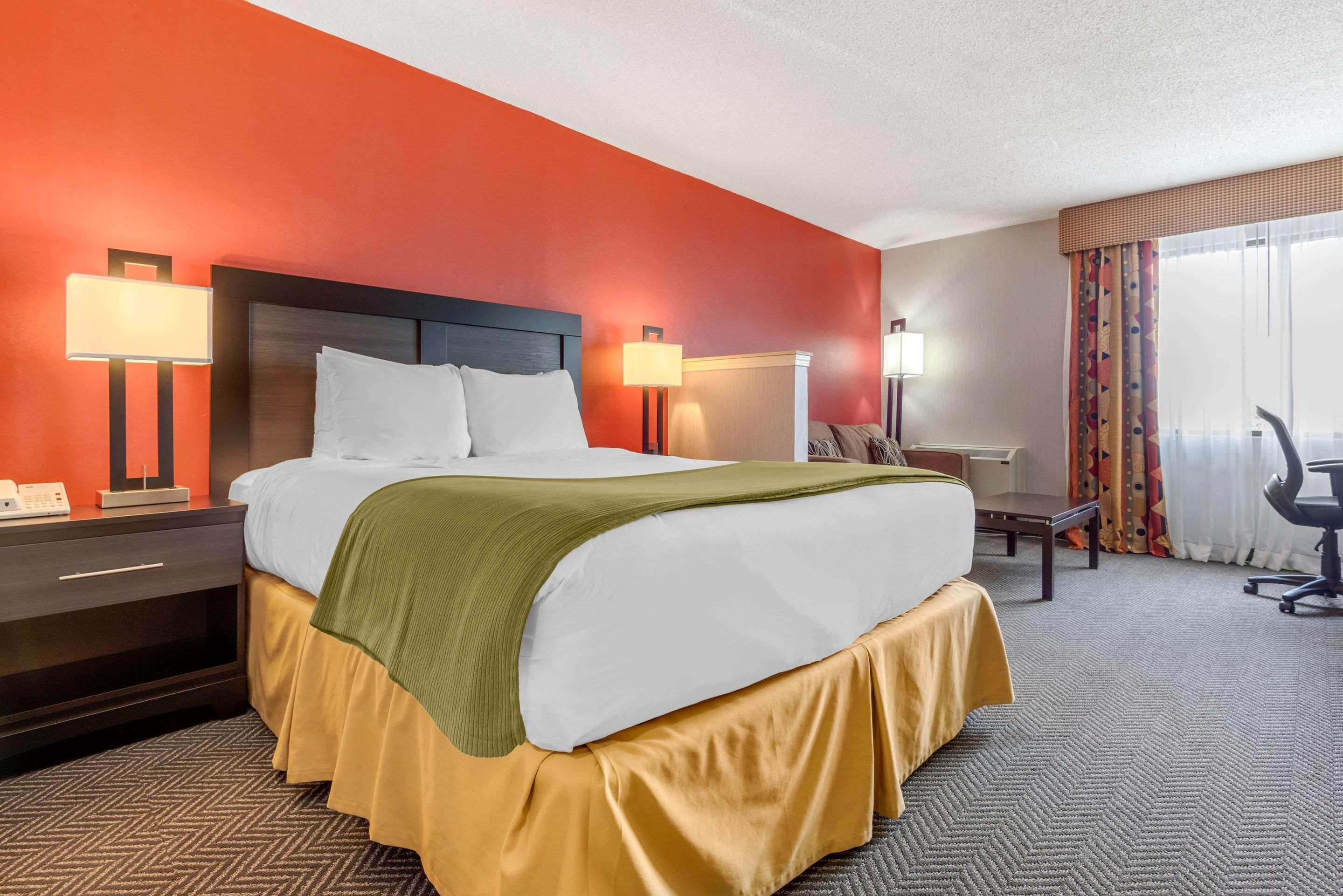 Suite Queen Bed Non Smoking