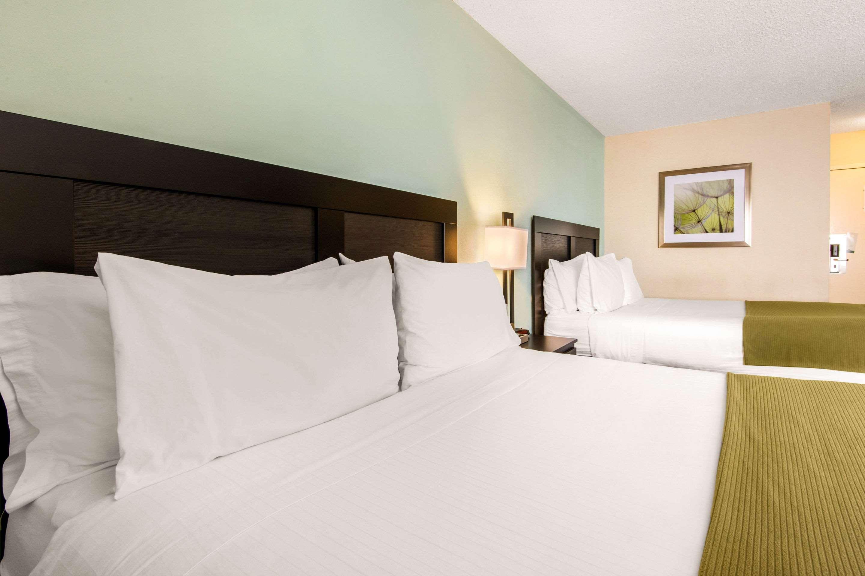 Quadruple Two Queen Beds