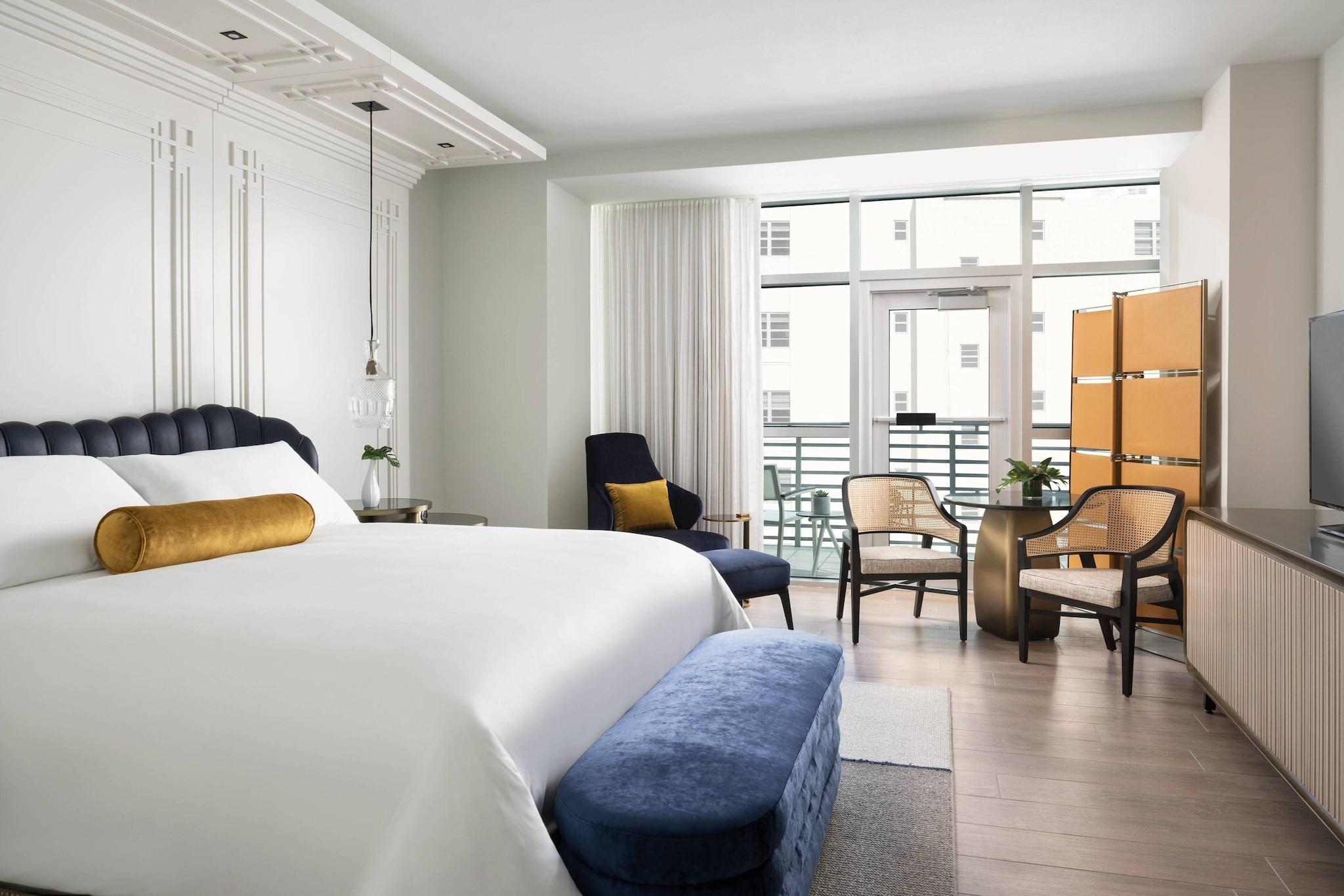 Suite City View King Bed