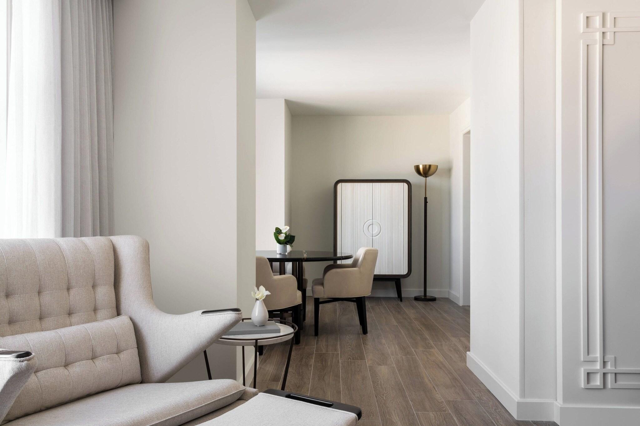 Suite City View King Bed