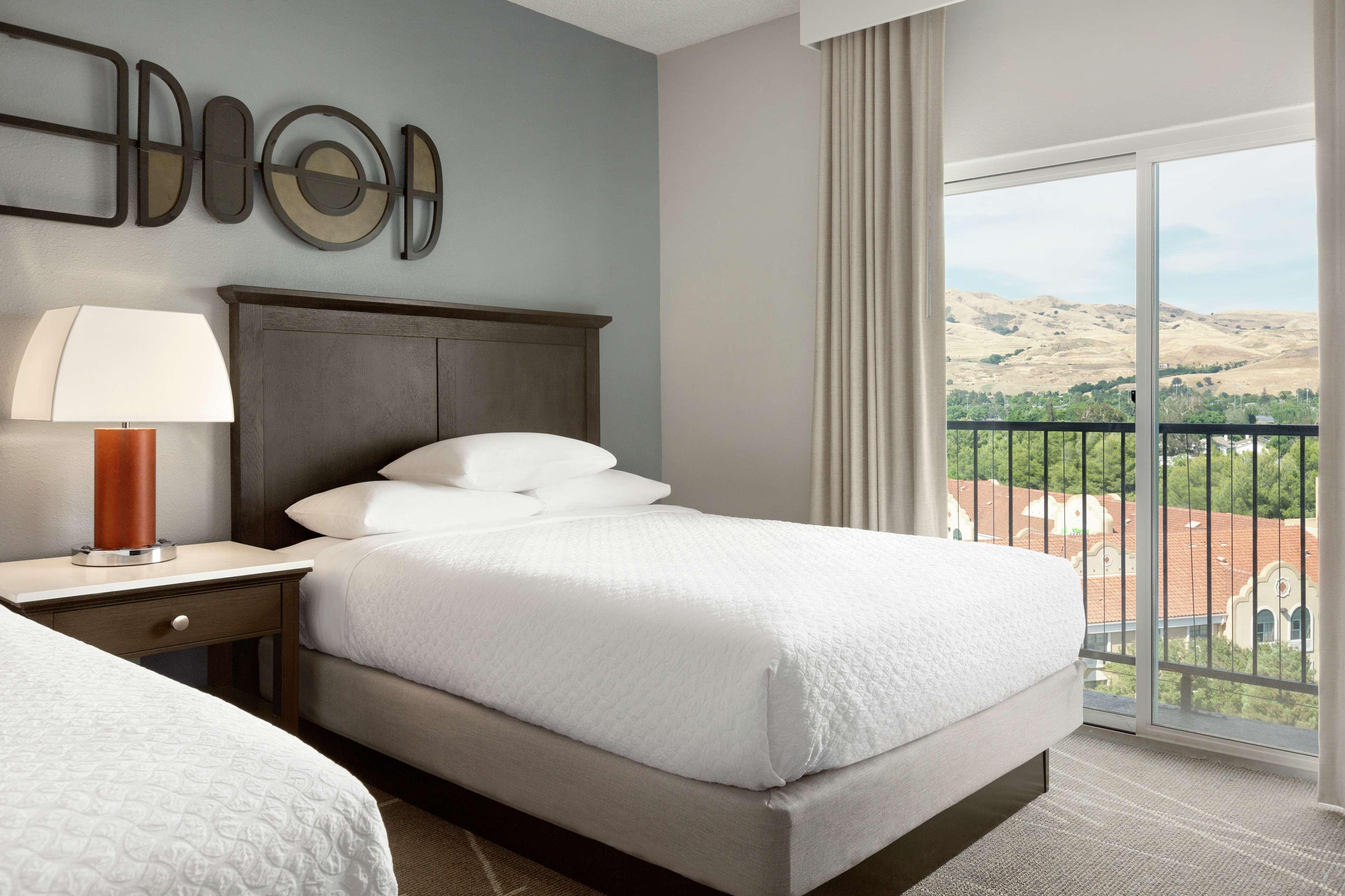 Suite Queen Bed Two Bedrooms