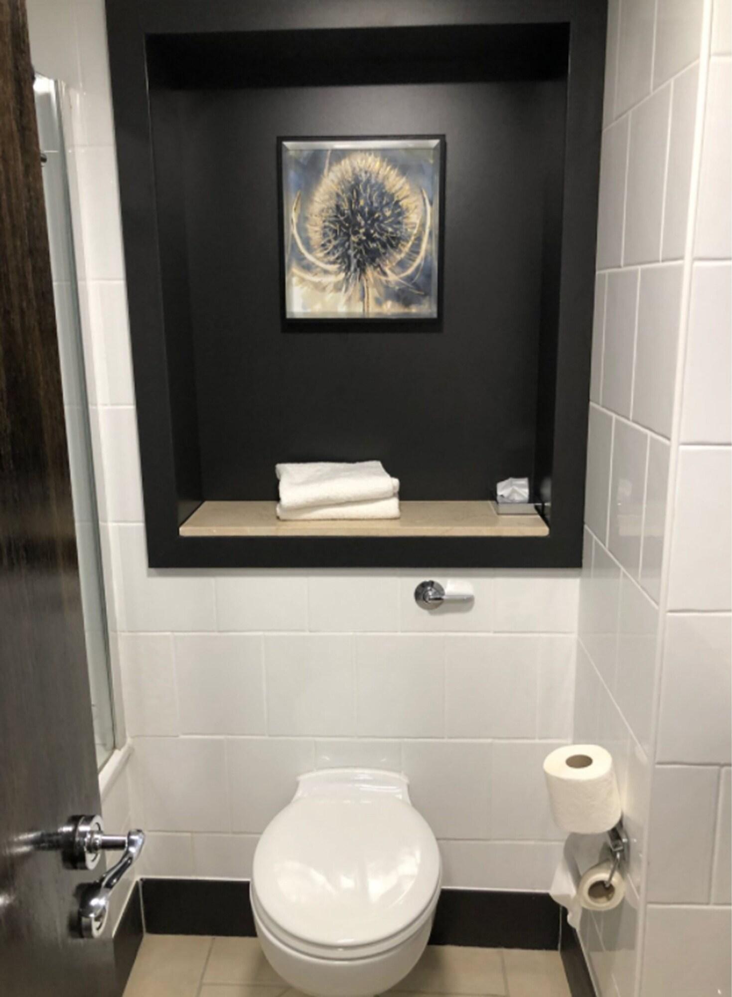 Single Classic Queen Bed