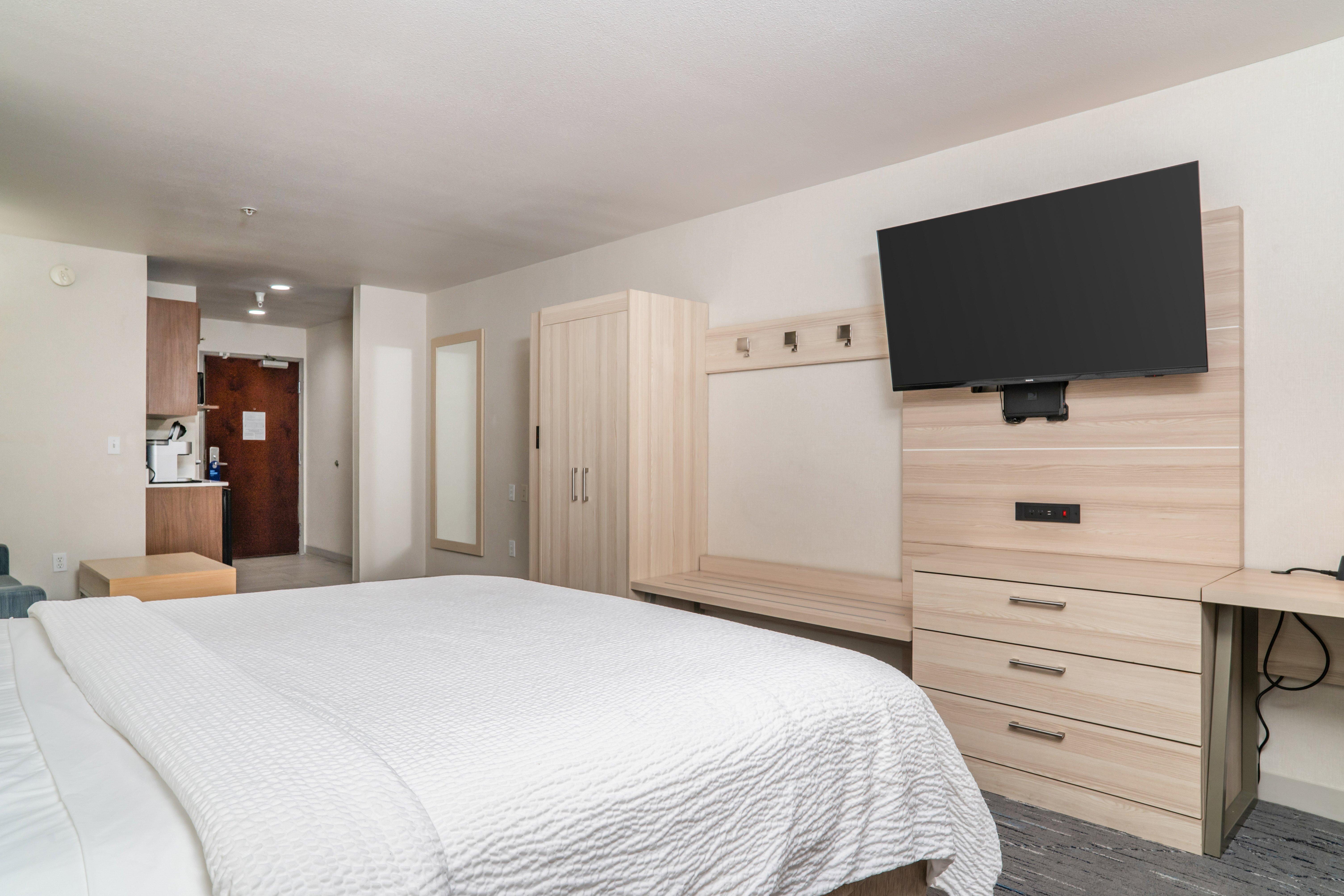 Suite Accessible King Size Bed