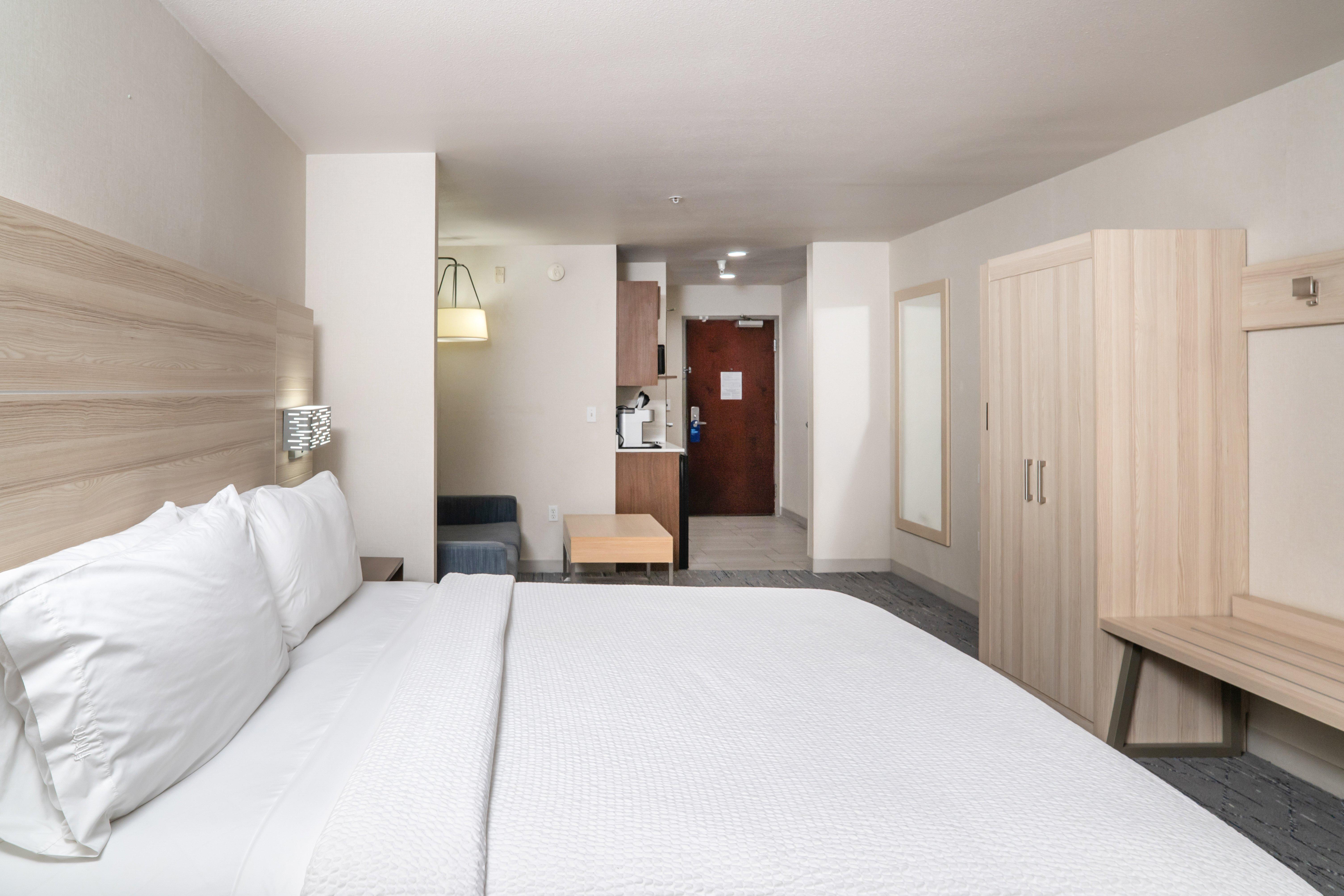 Suite Accessible King Size Bed