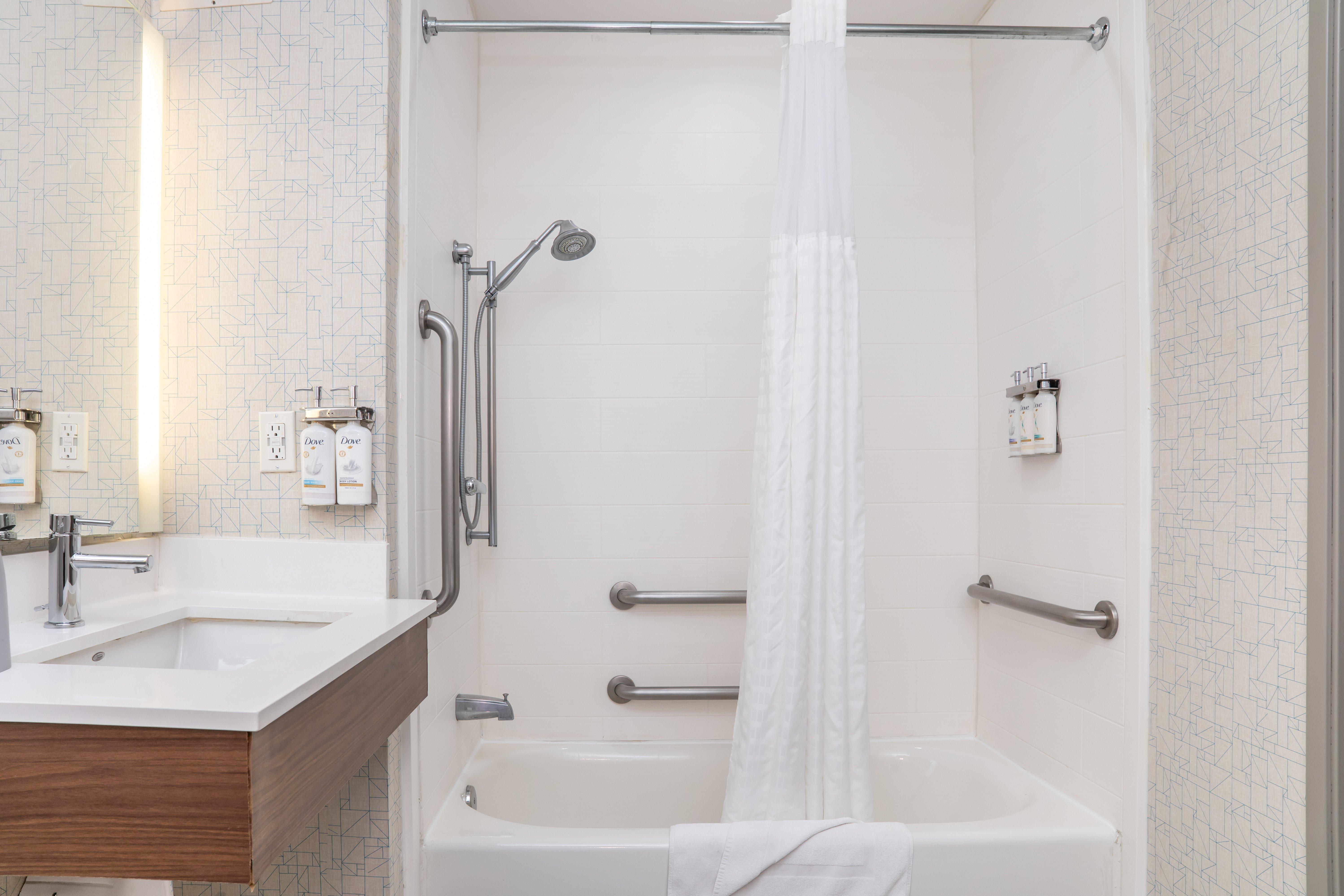 Suite Accessible King Size Bed