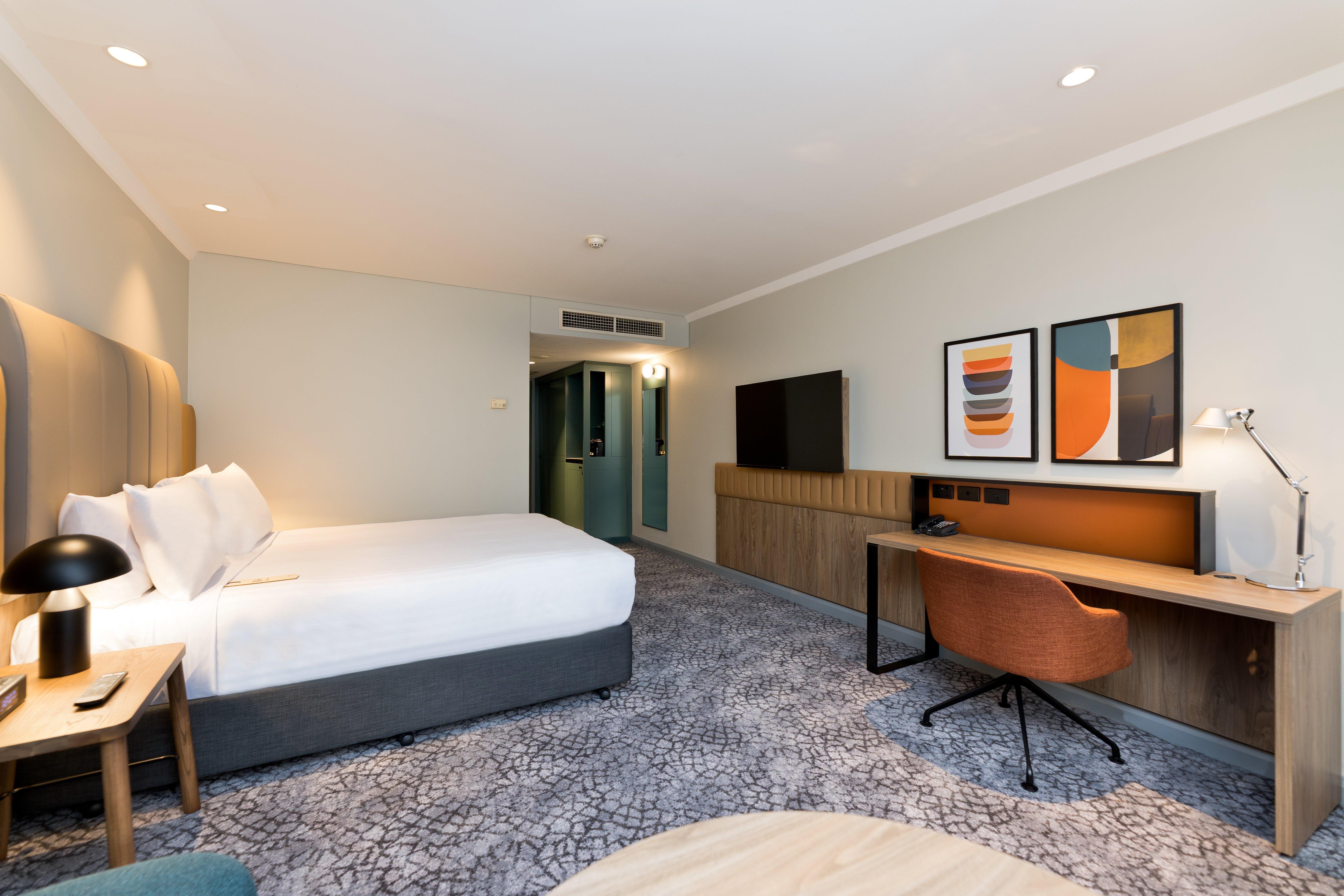 Double Queen Size Bed