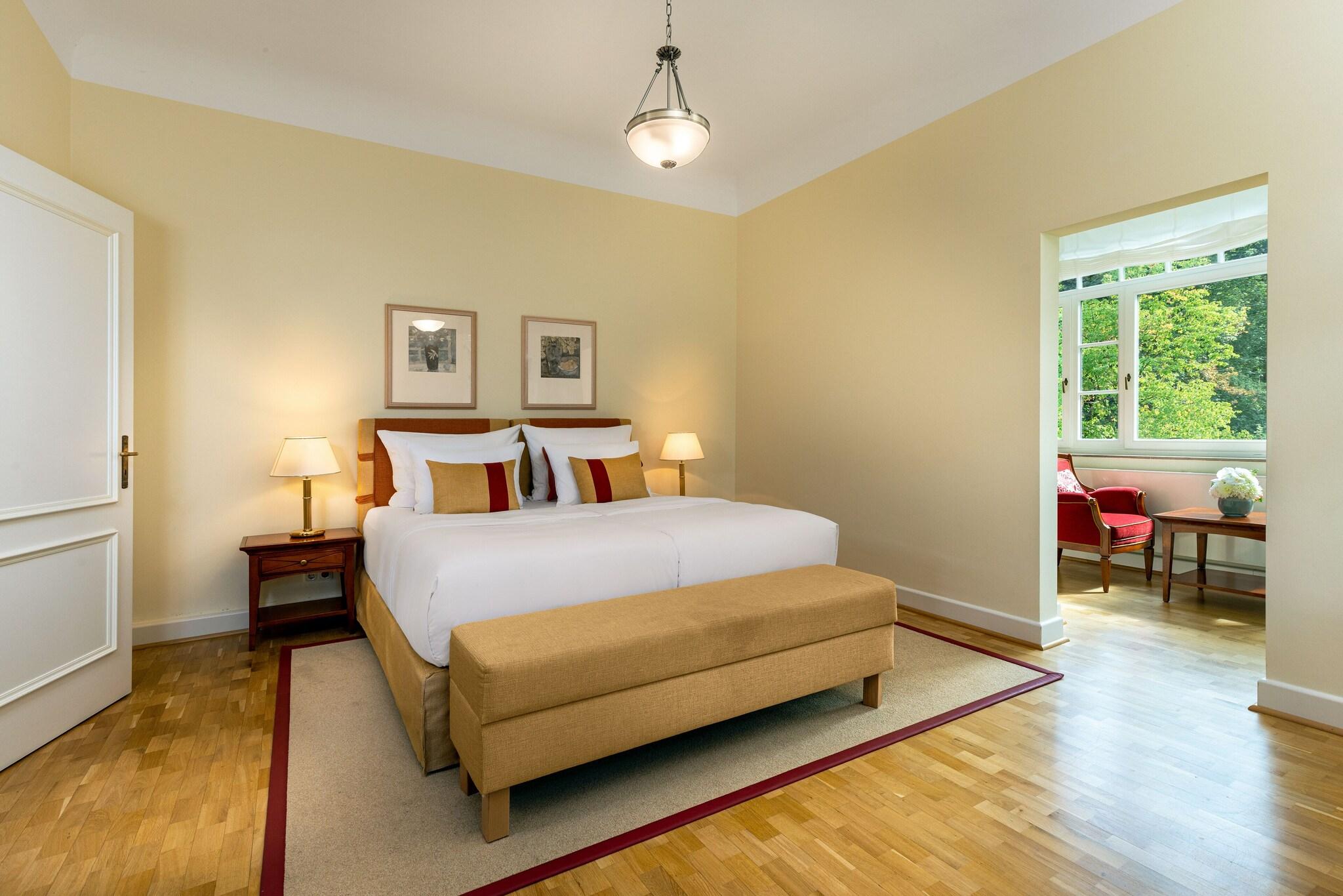 Suite Classic King Bed