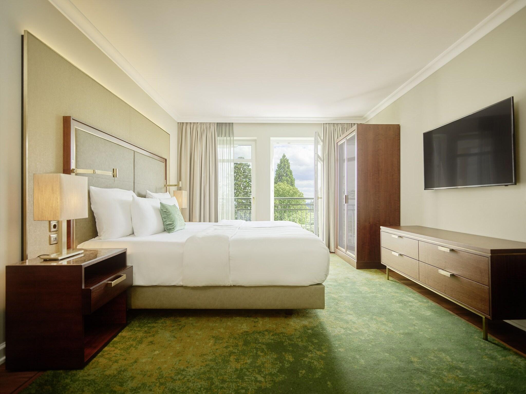 Suite Garden View King Bed