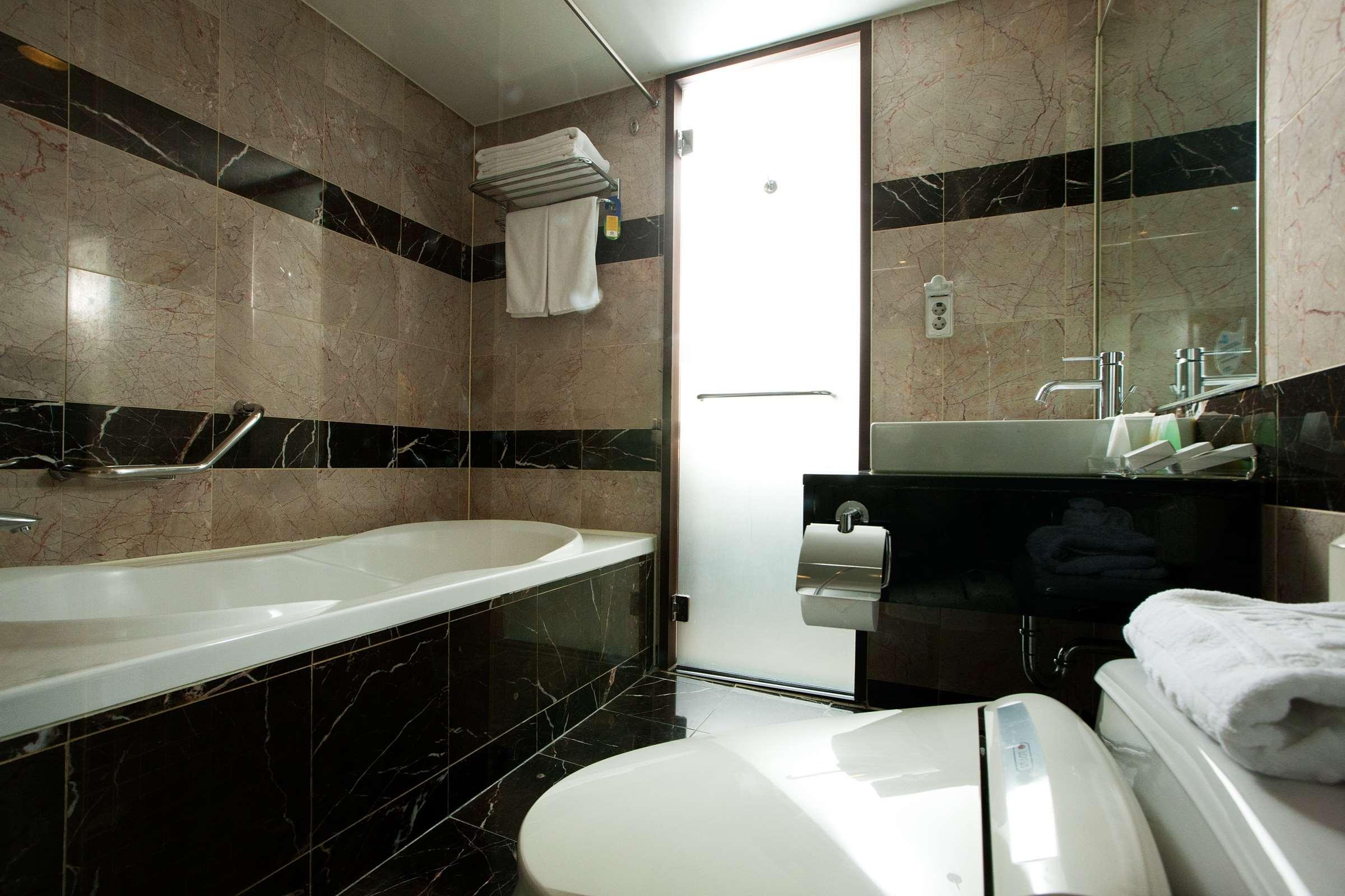 Junior Suite King Size Bed