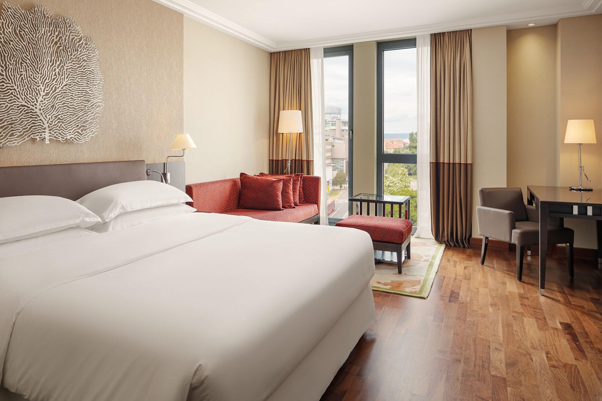 Double Deluxe King Bed