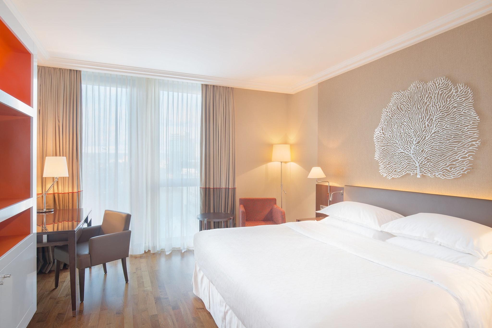 Double Deluxe King Bed