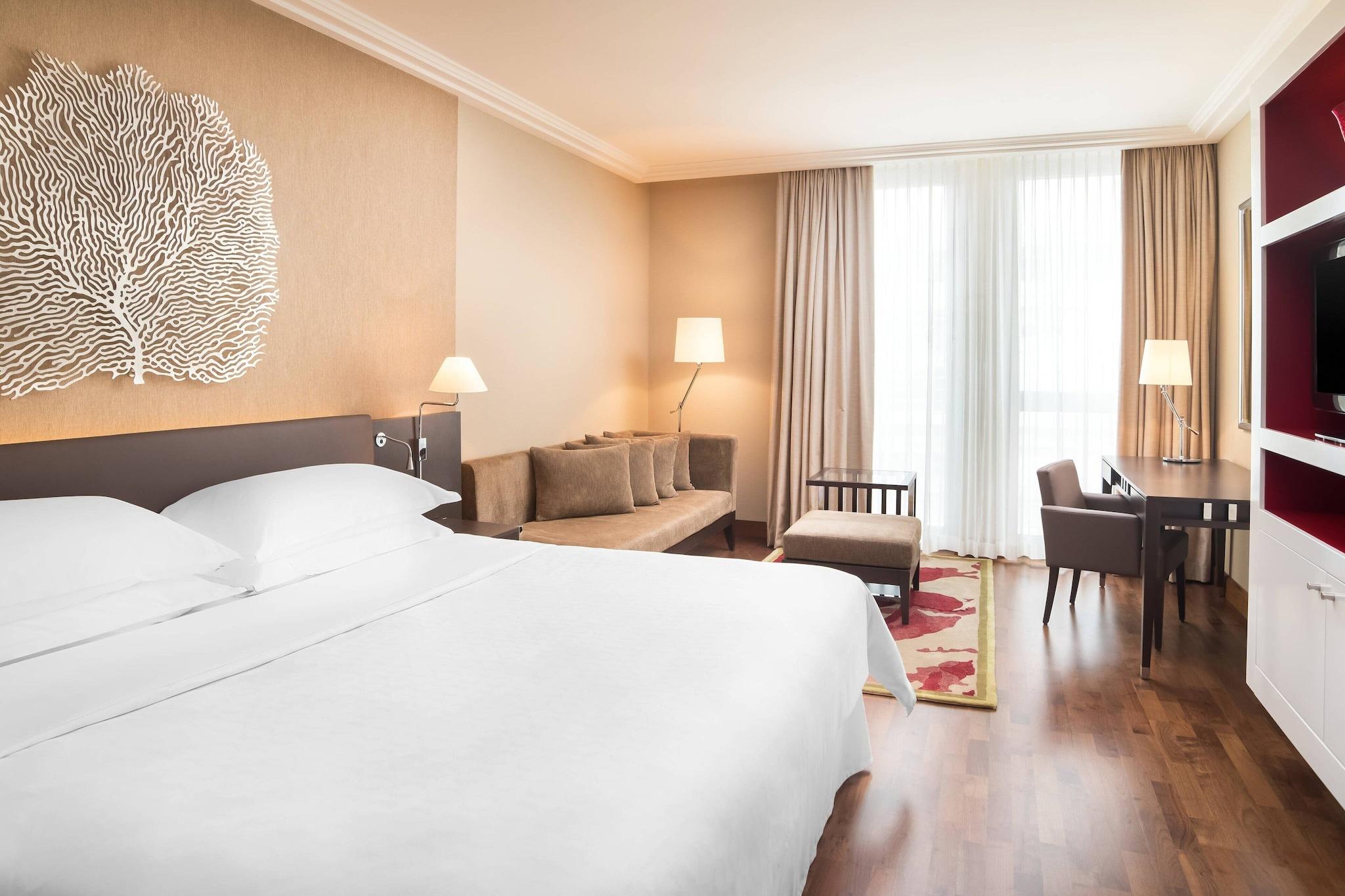 Double Club King Bed