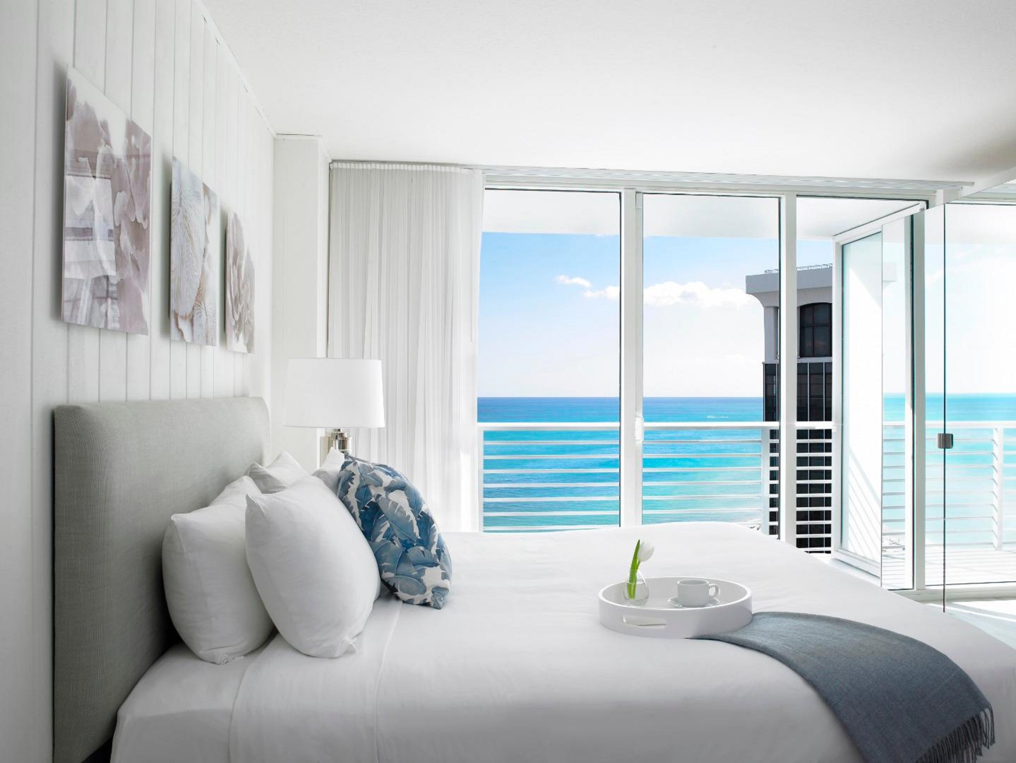 Suite Partial Ocean View King Bed