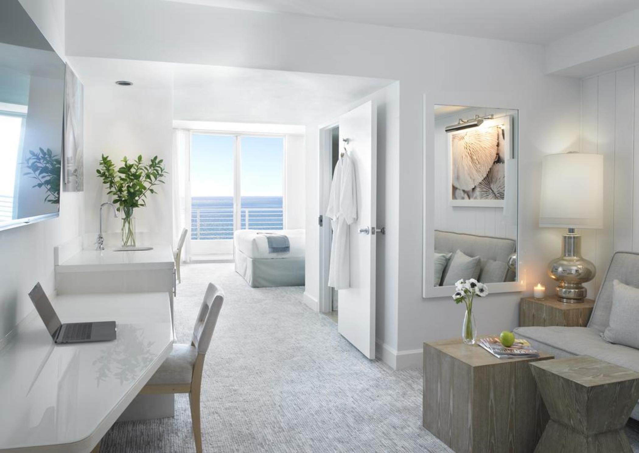 Suite Ocean Front King Bed