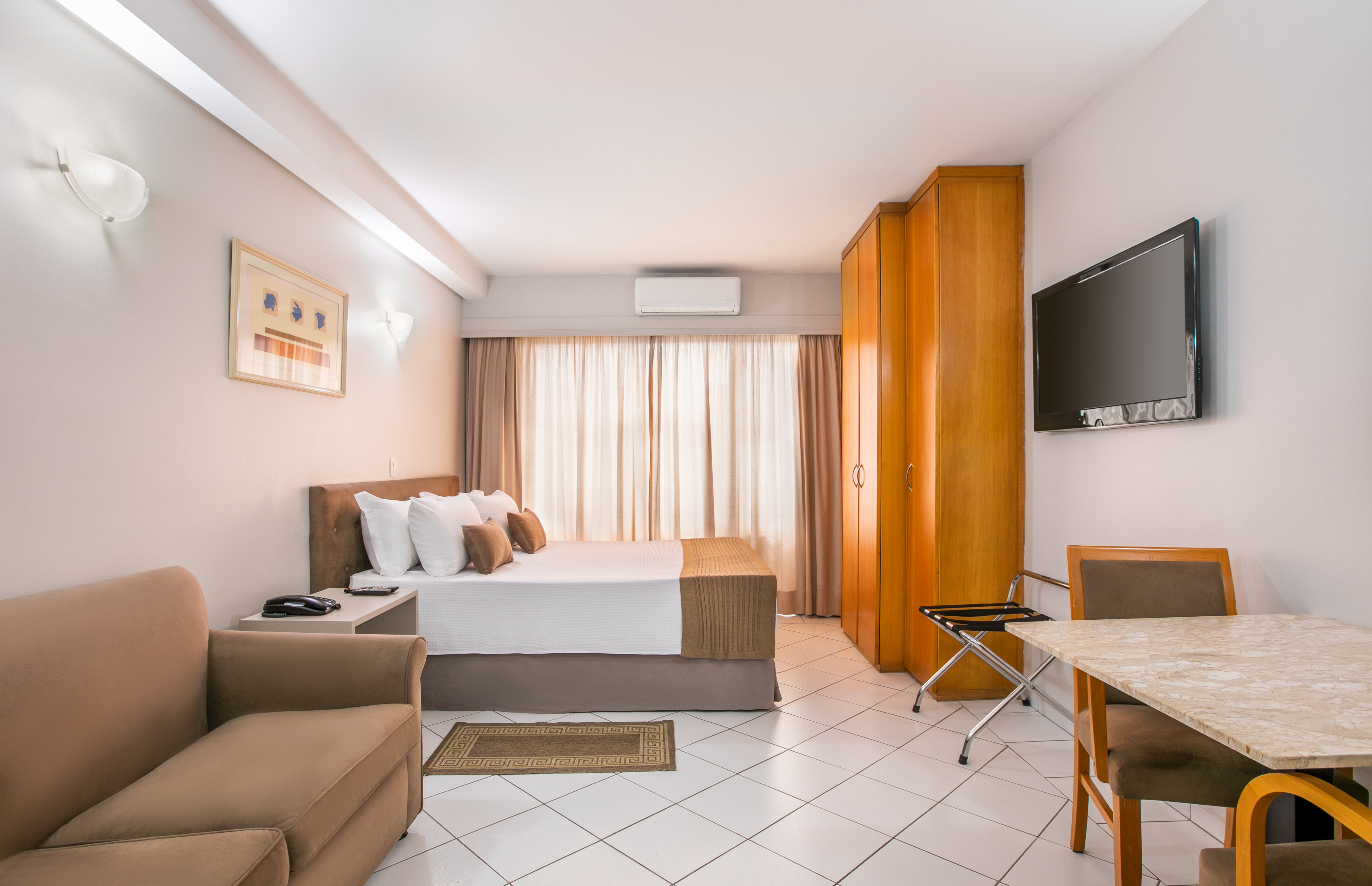 Single Deluxe Queen Bed