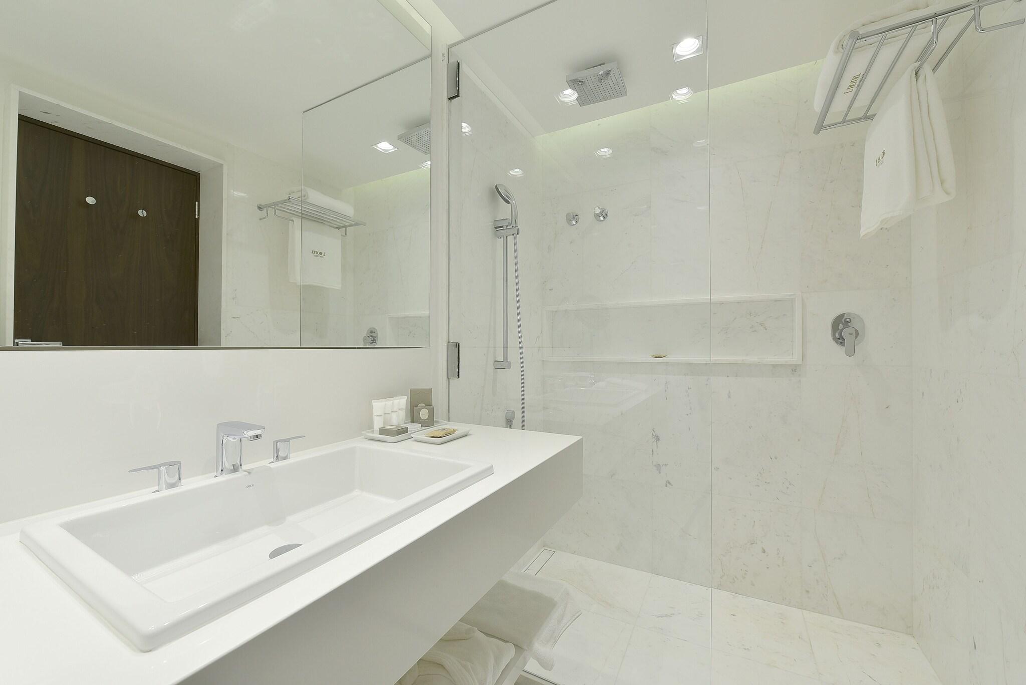 Junior Suite King Size Bed