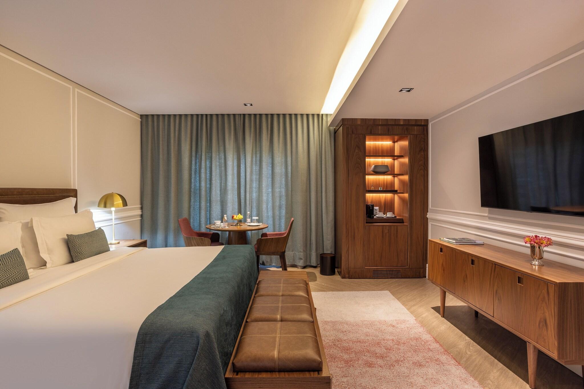 Junior Suite King Size Bed