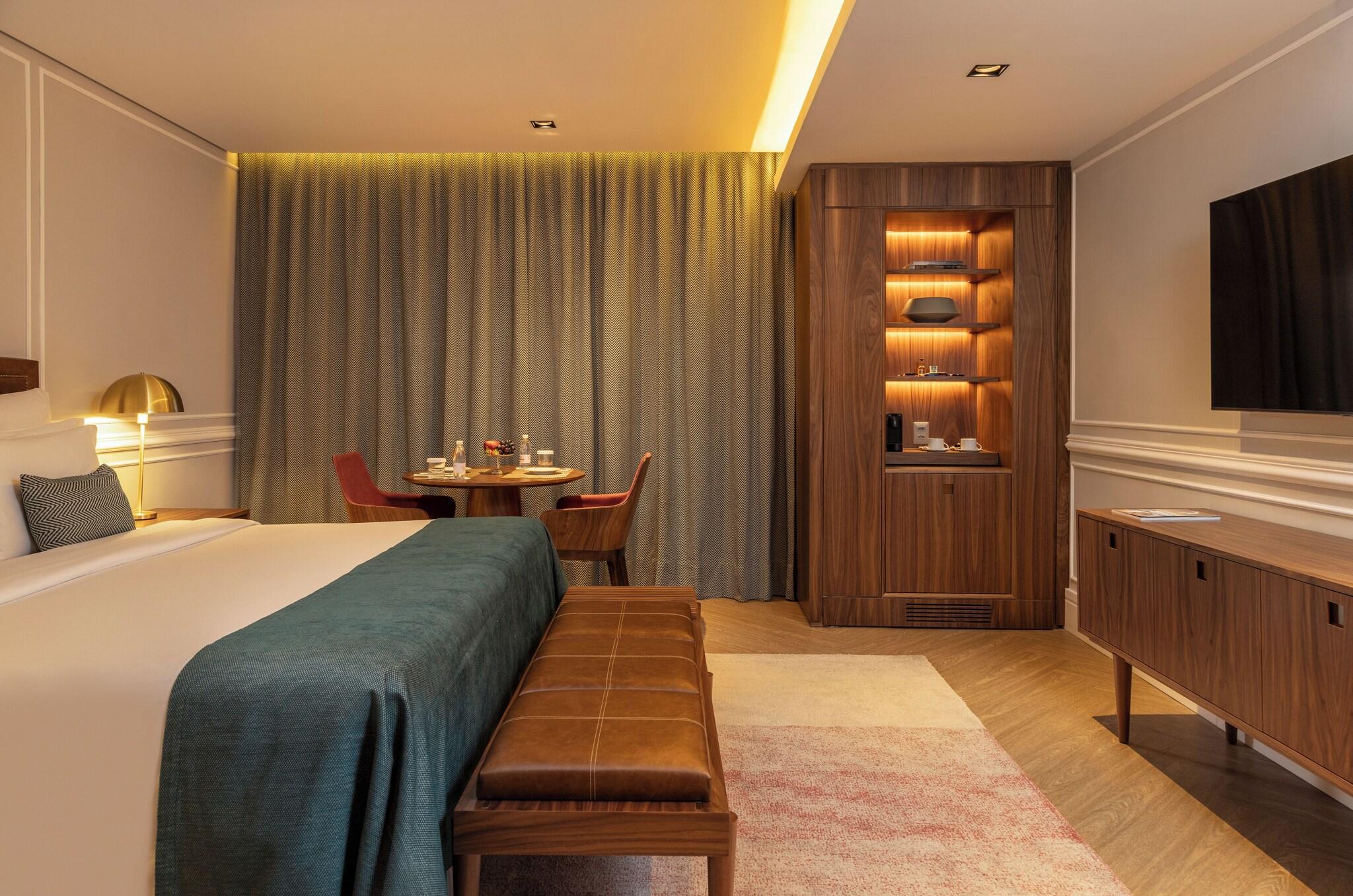 Junior Suite King Size Bed