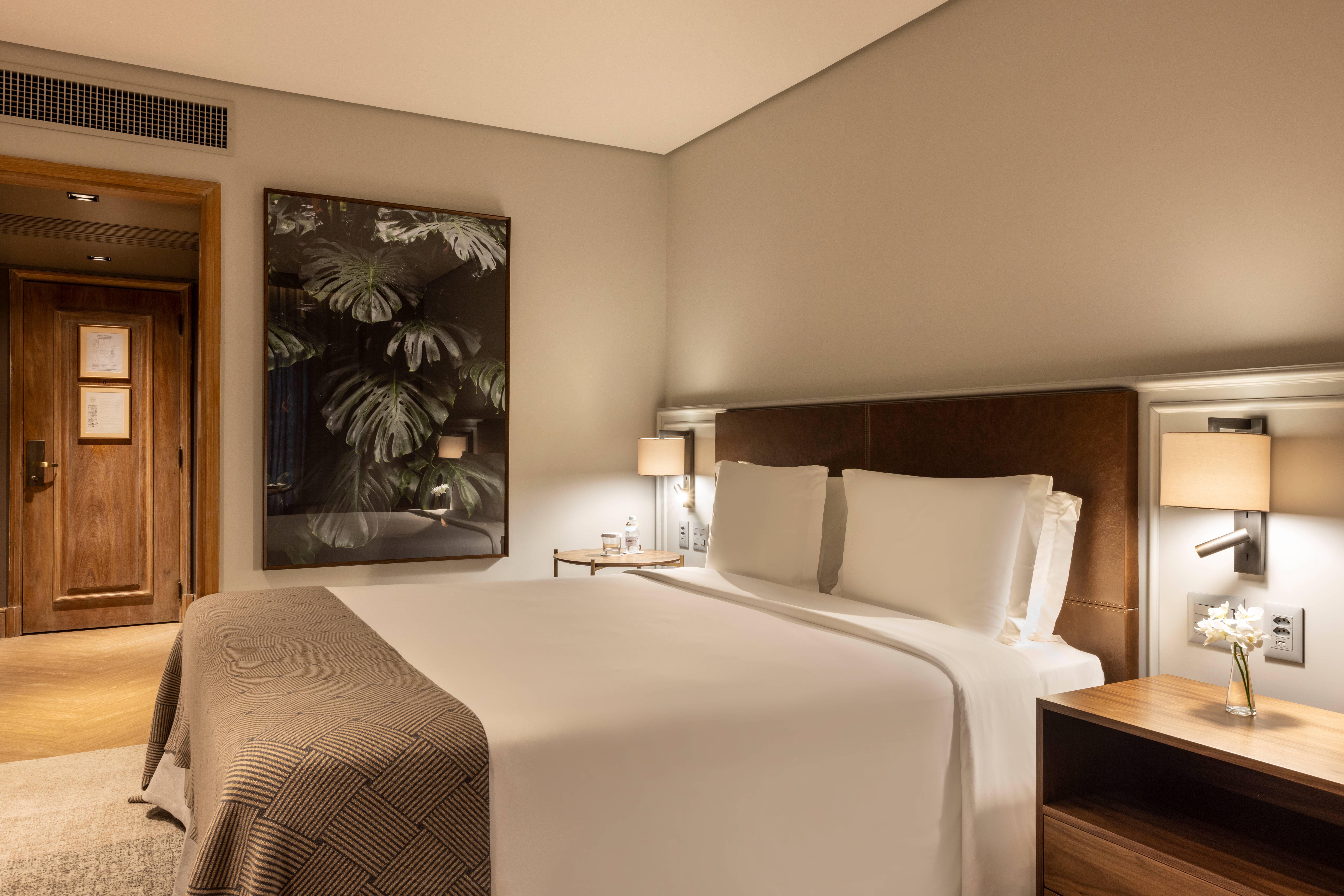 Single Deluxe King Bed