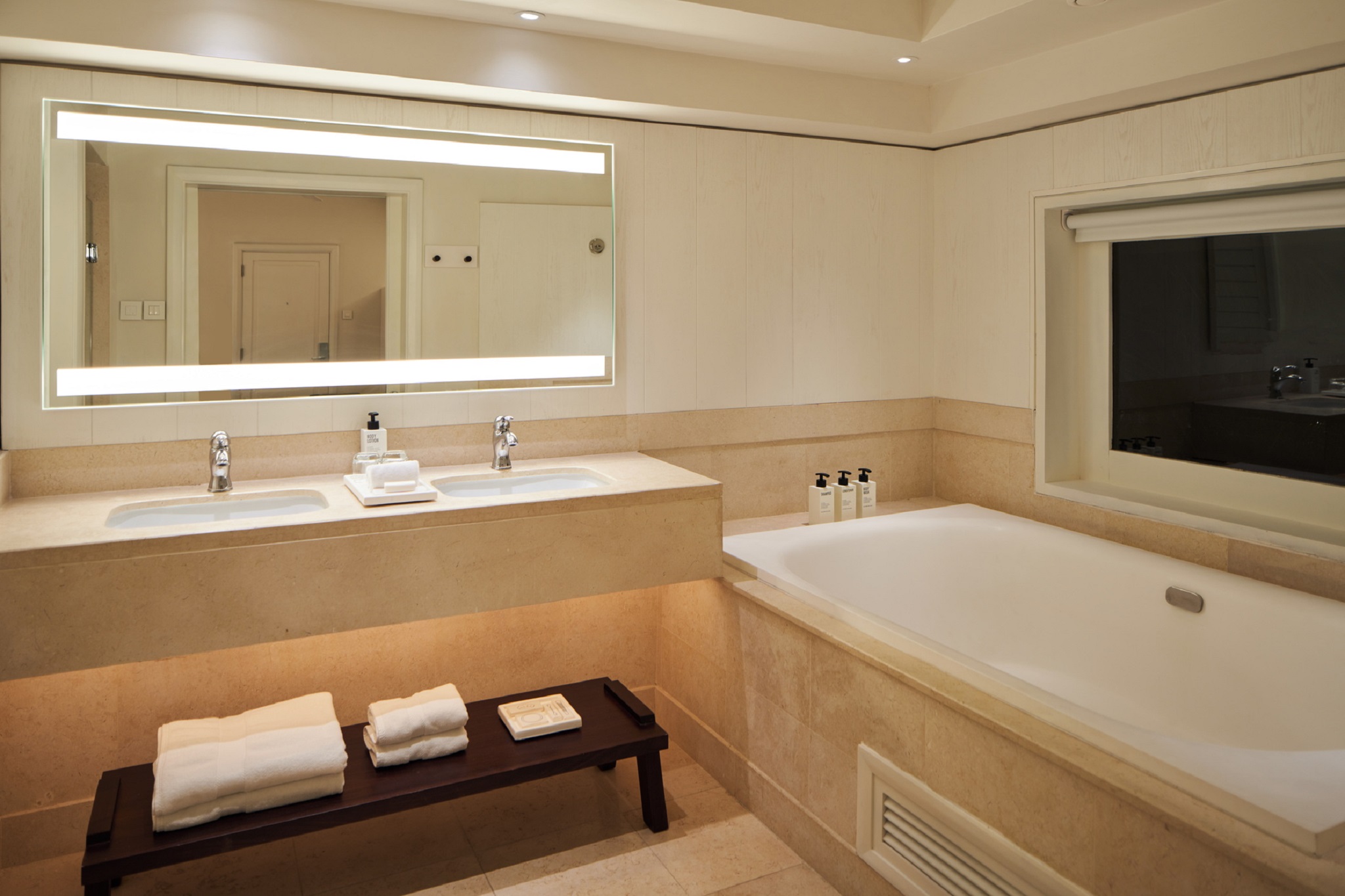 Junior Suite King Size Bed