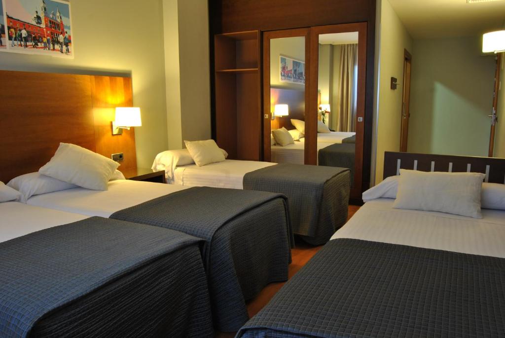 Family Room Capacity 1