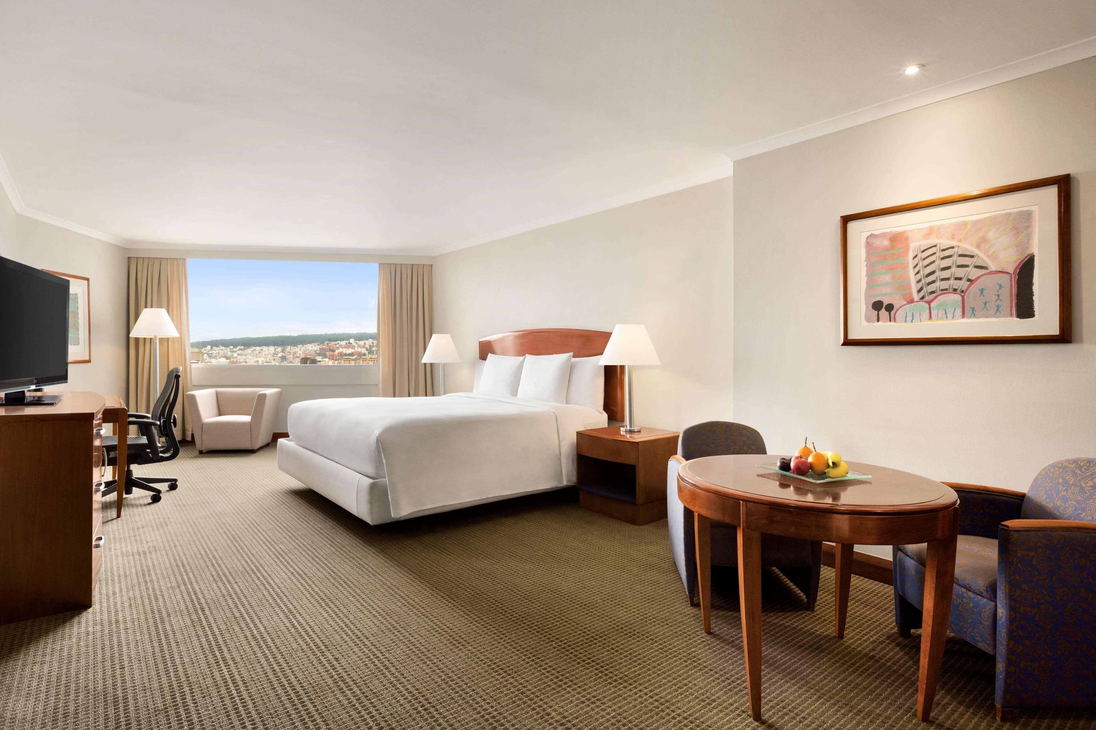 Junior Suite Club King Bed