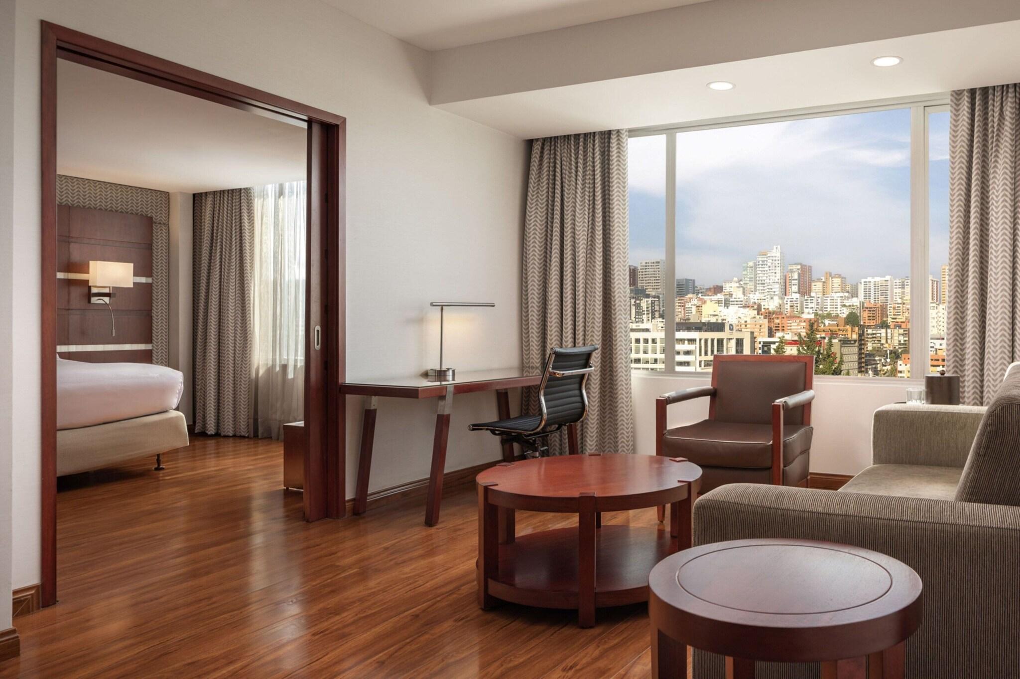 Suite City View King Bed