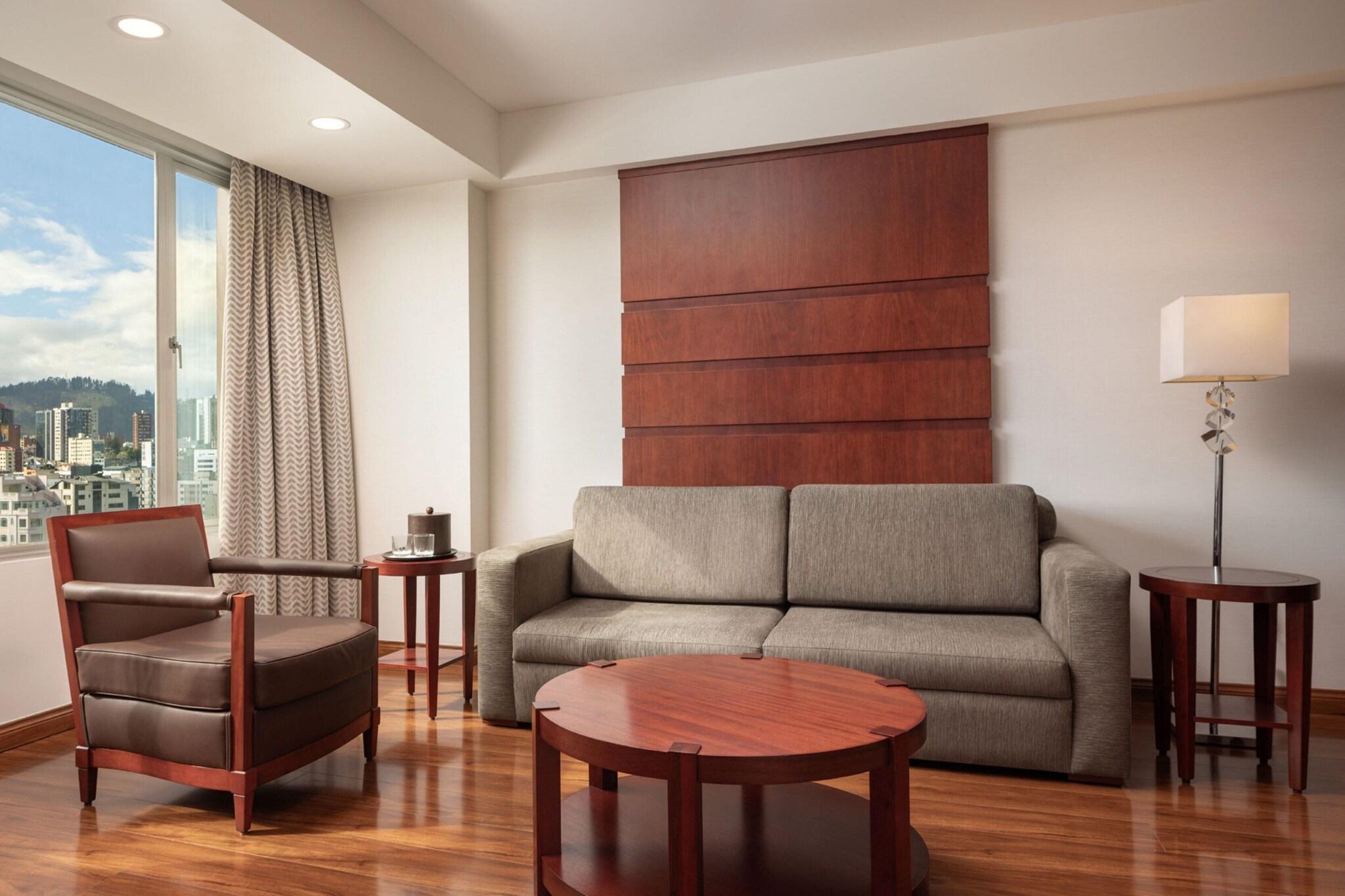 Suite City View King Bed