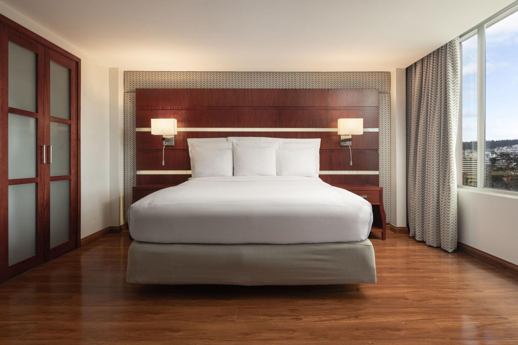 Suite City View King Bed