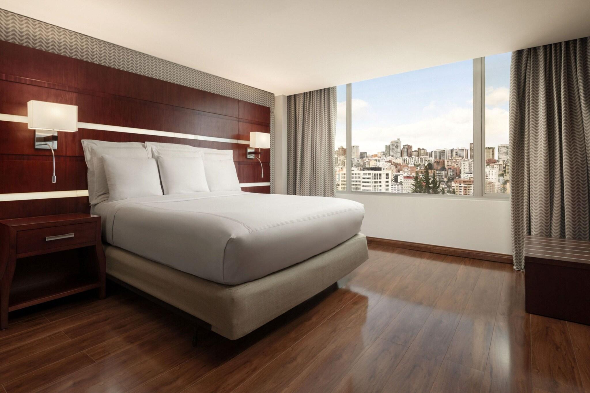 Suite City View King Bed