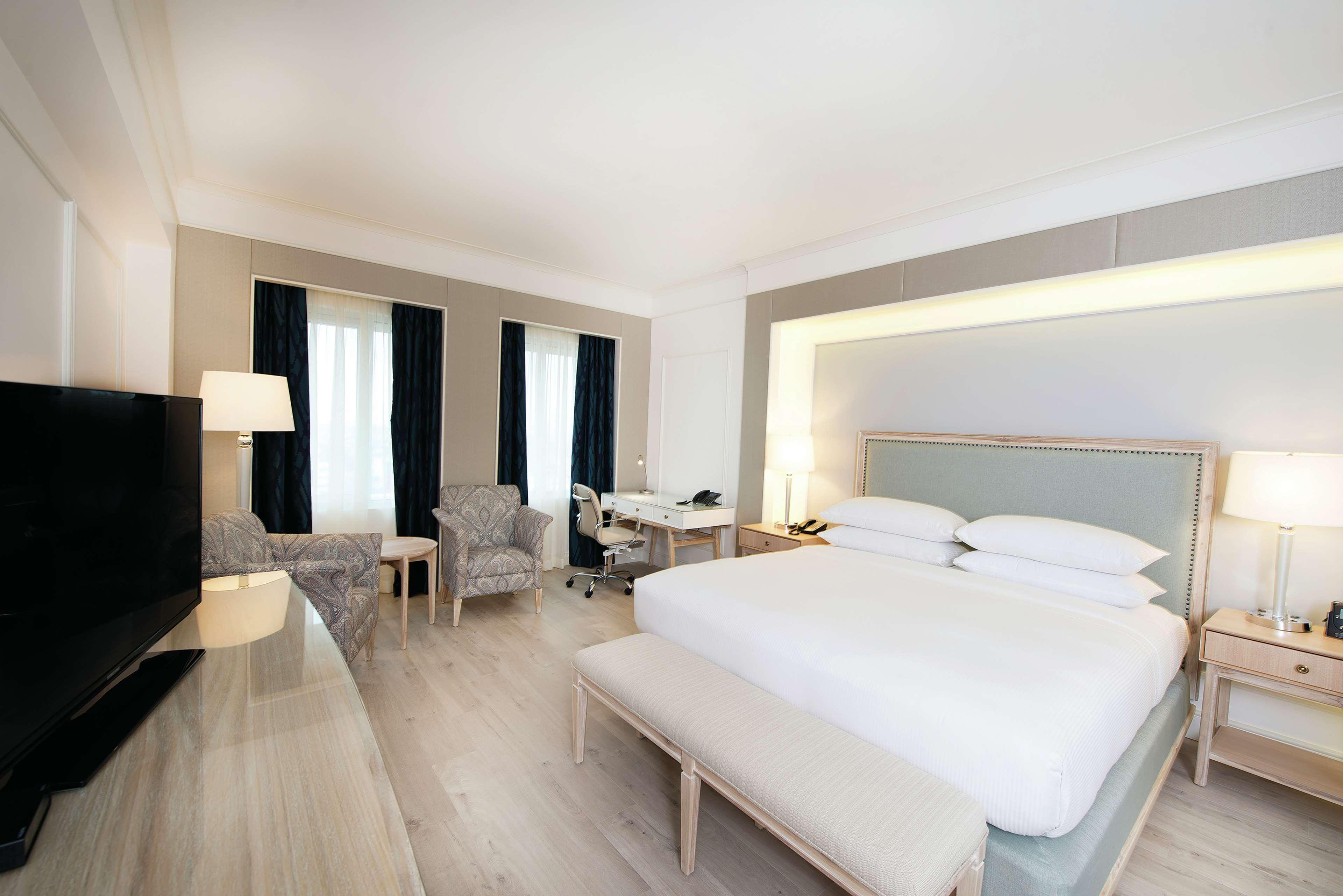 Double Executive King Bed