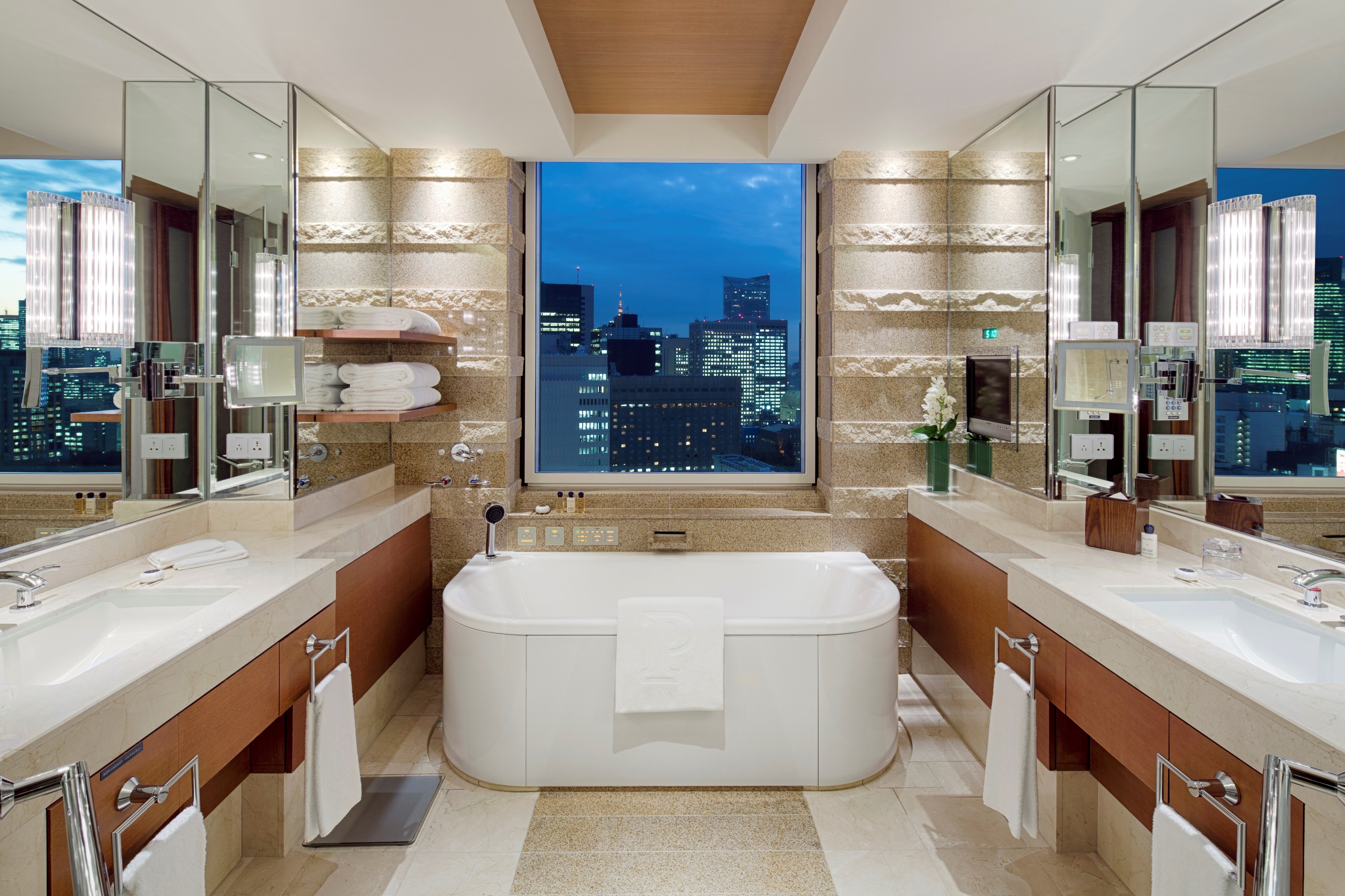 Suite Deluxe King Bed