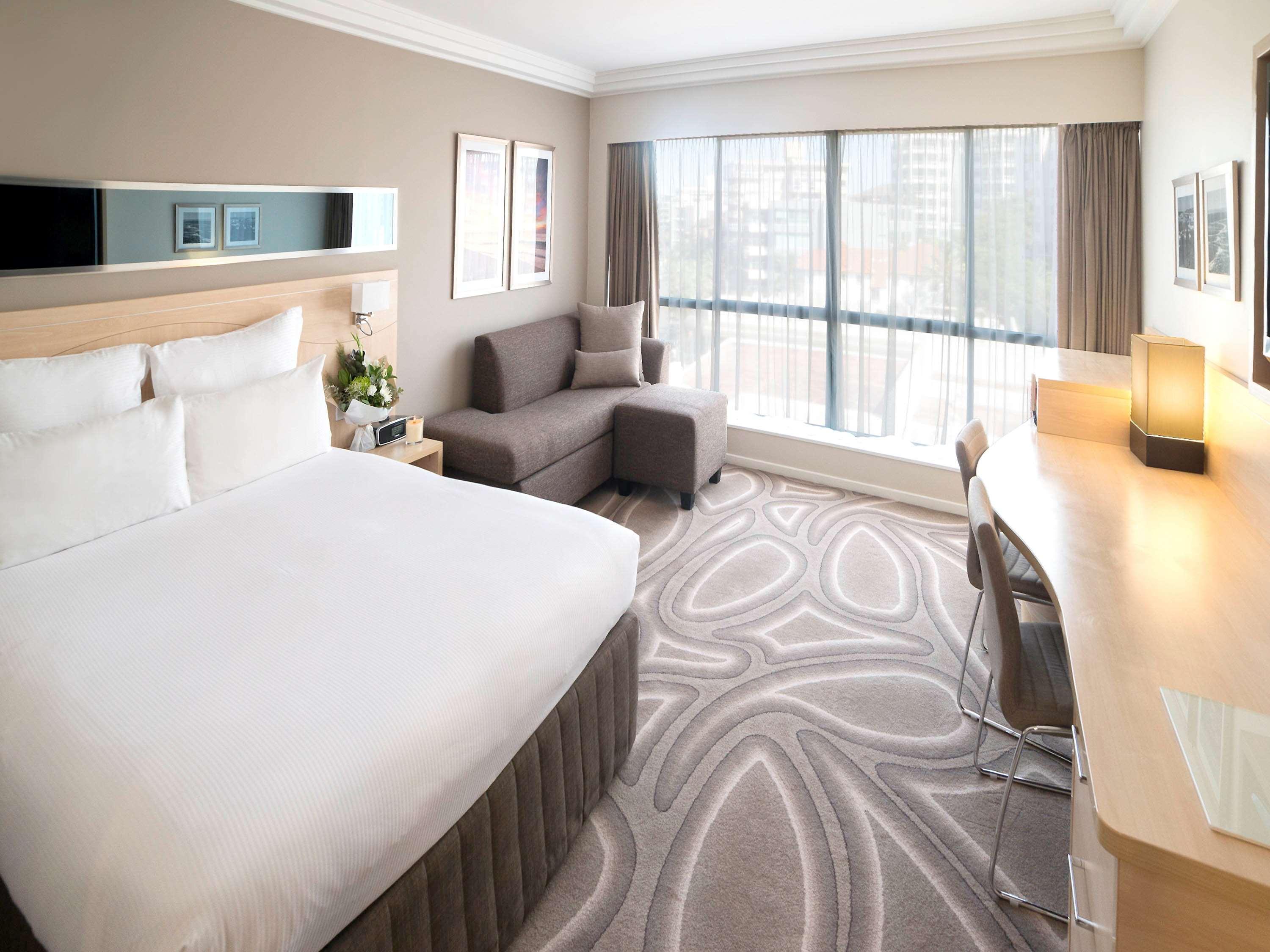 Double City View Queen Bed