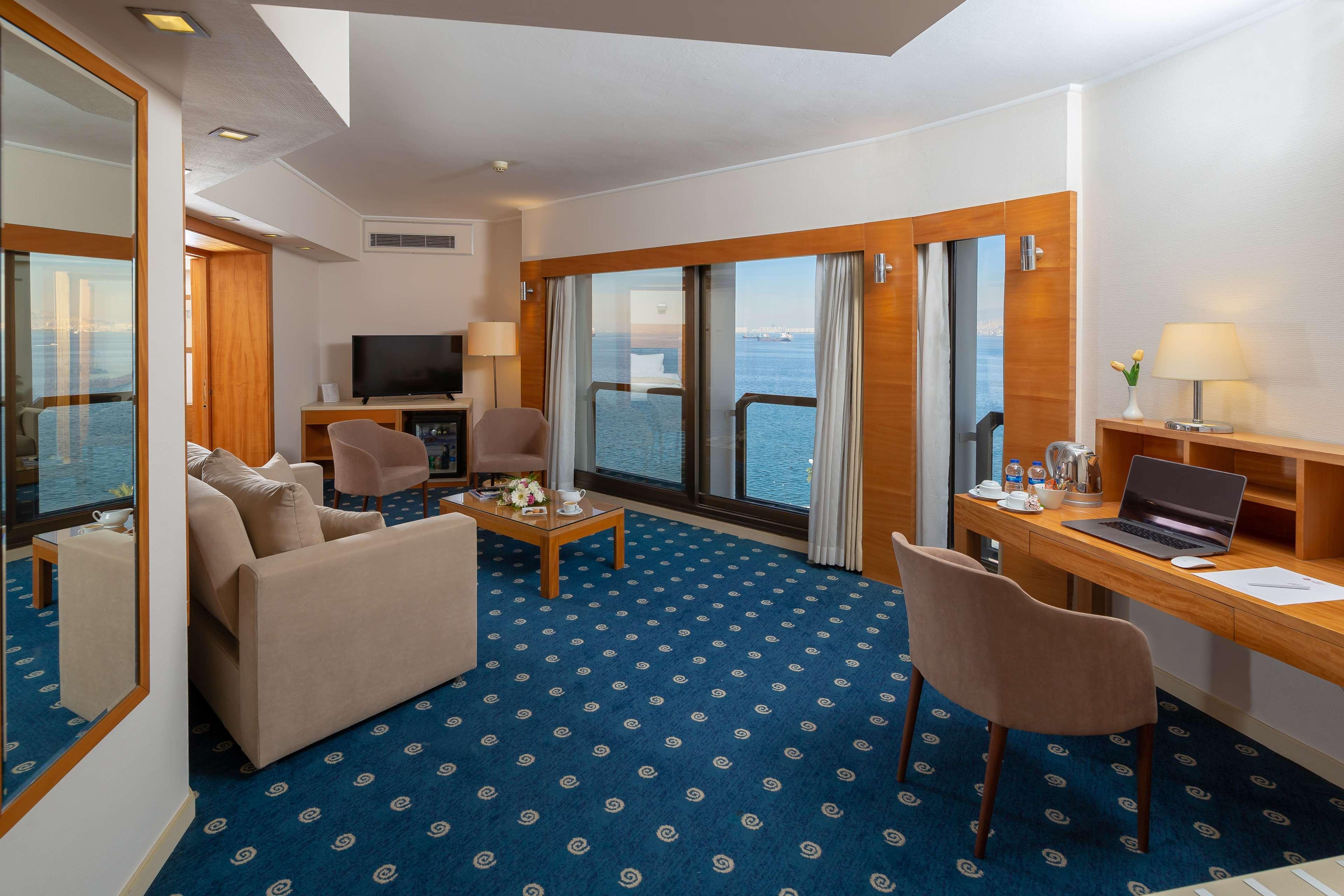 Double Sea View King Bed