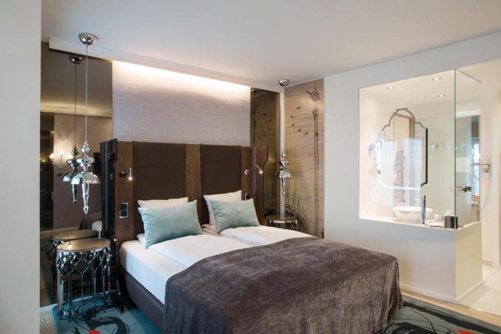 Double Deluxe King Bed