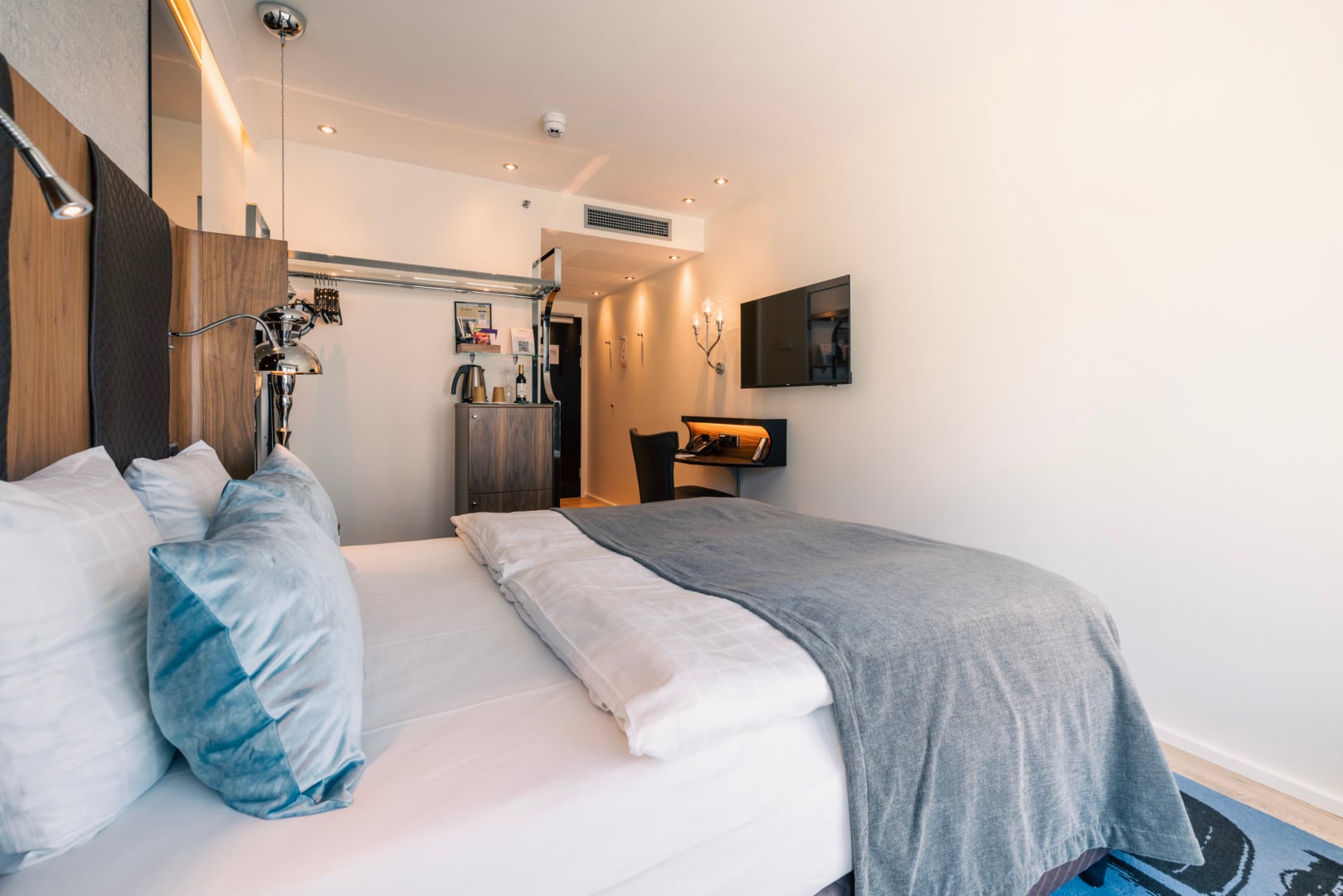 Double King Size Bed