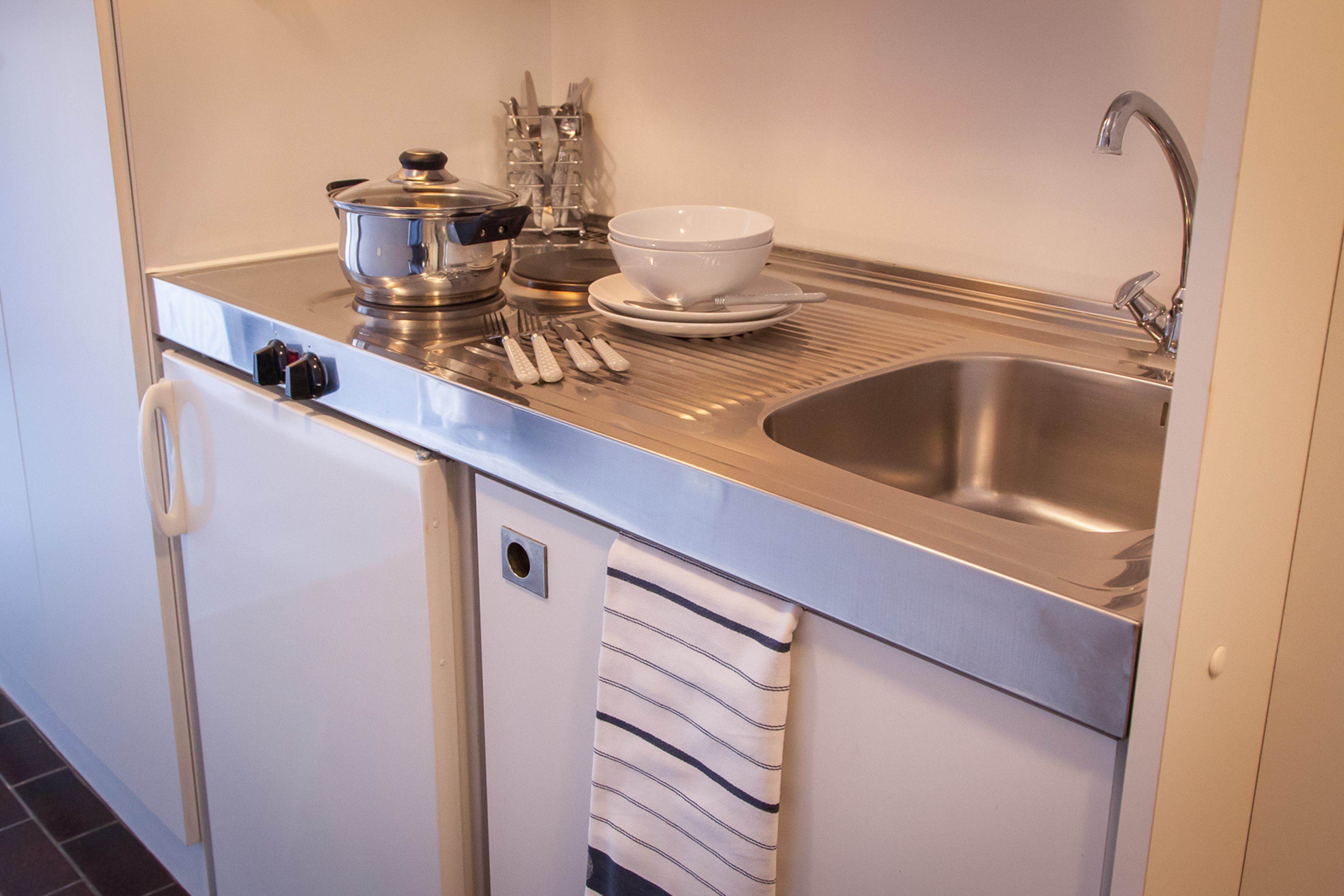 Single Garden View King Bed