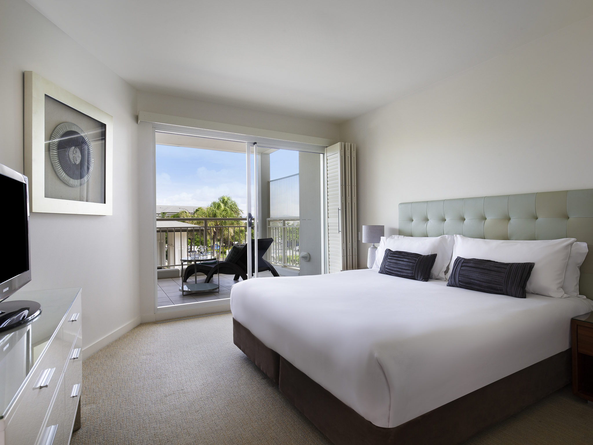 Suite Three Bedrooms Two Bathrooms