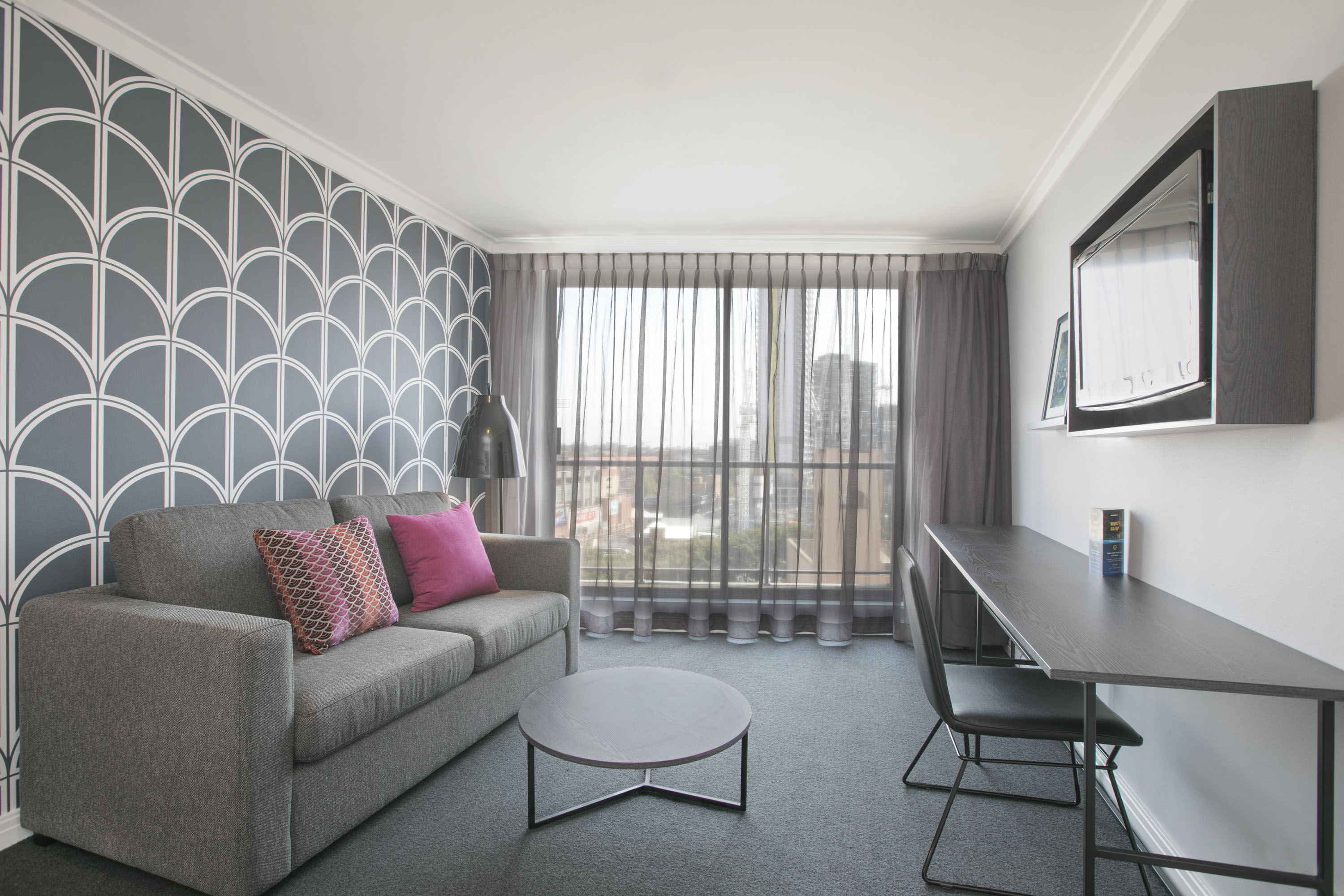 Studio Executive Queen Bed